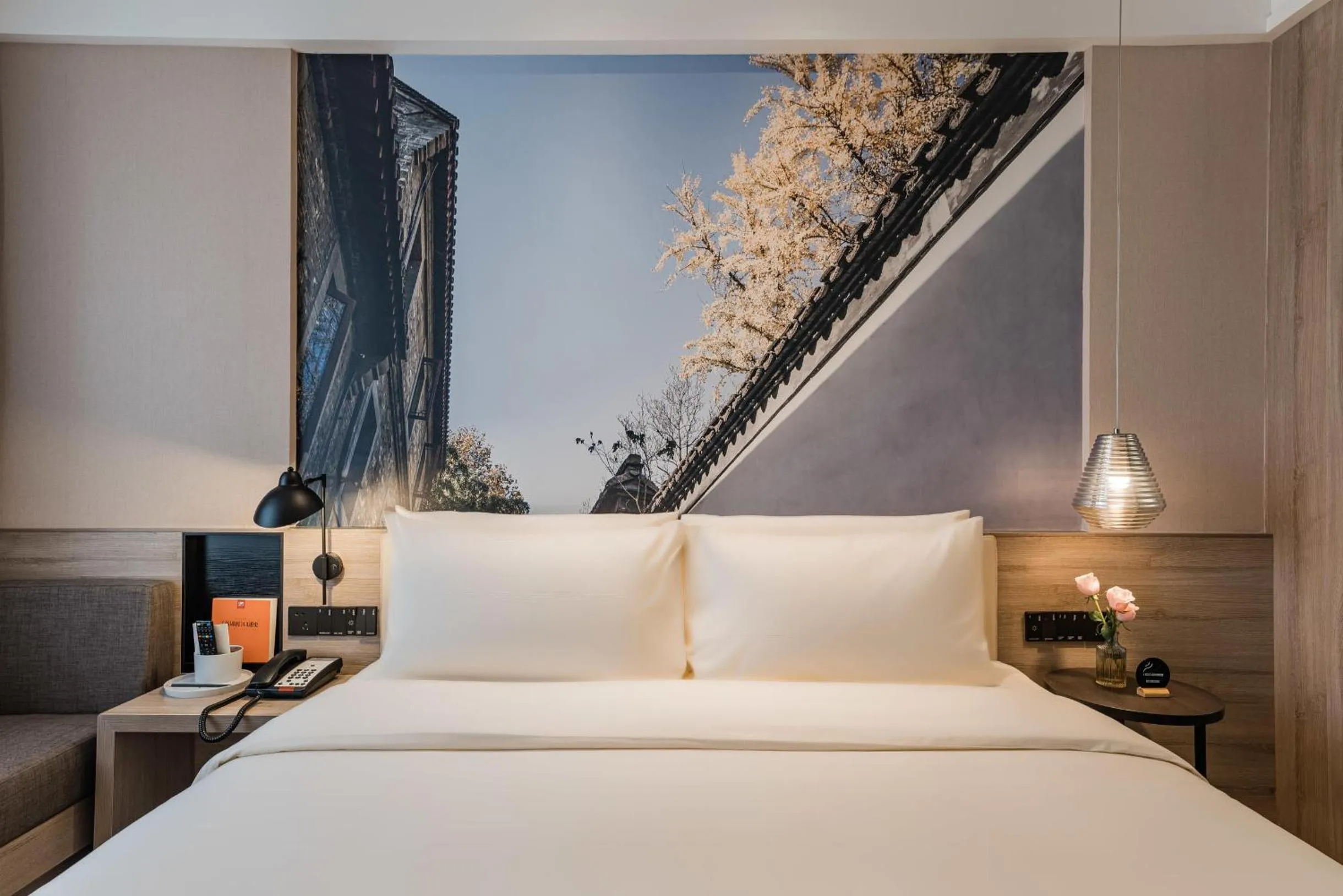 Bed in Atour Hotel Zhenjiang Xijindu Jinshan Temple