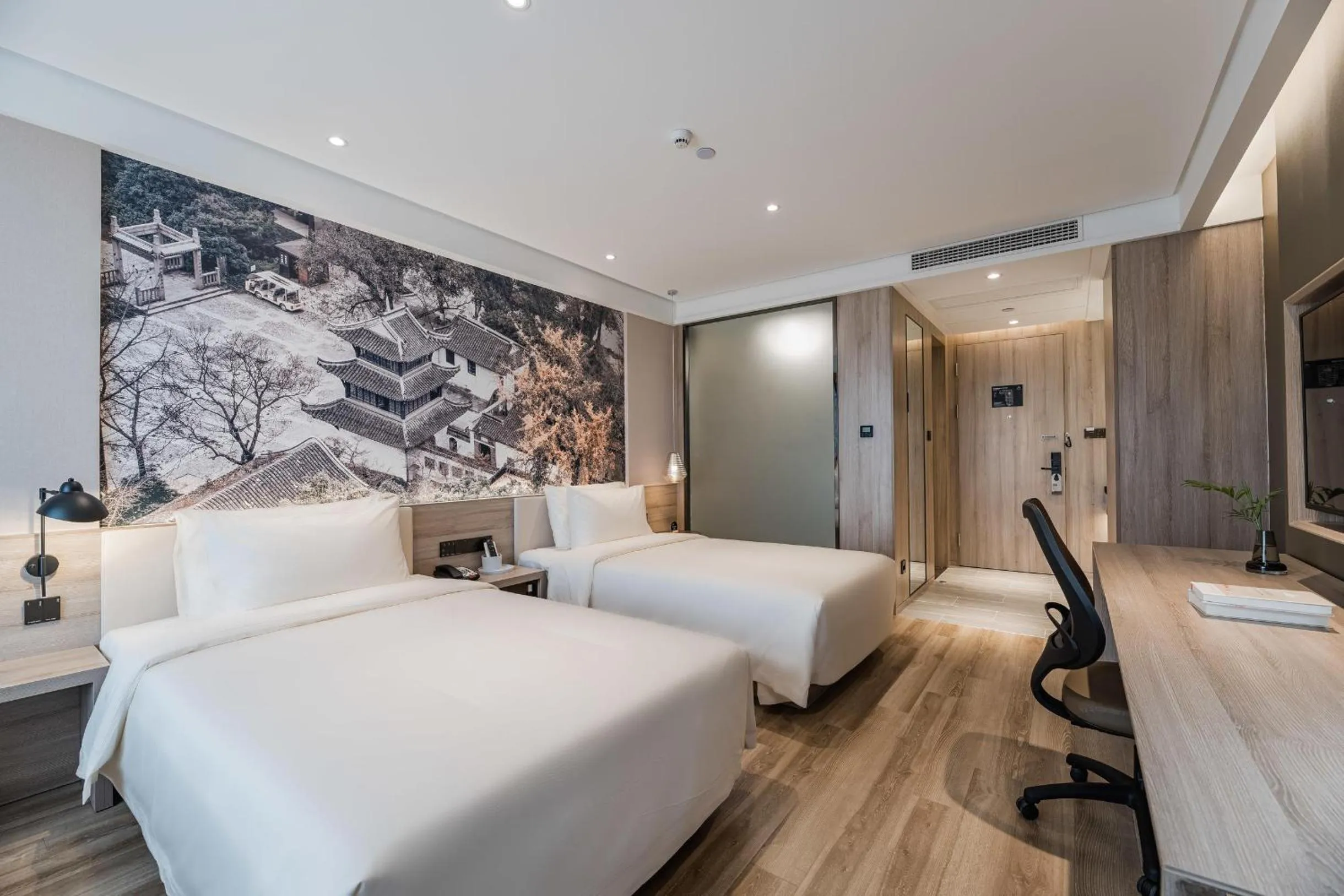 Bed in Atour Hotel Zhenjiang Xijindu Jinshan Temple