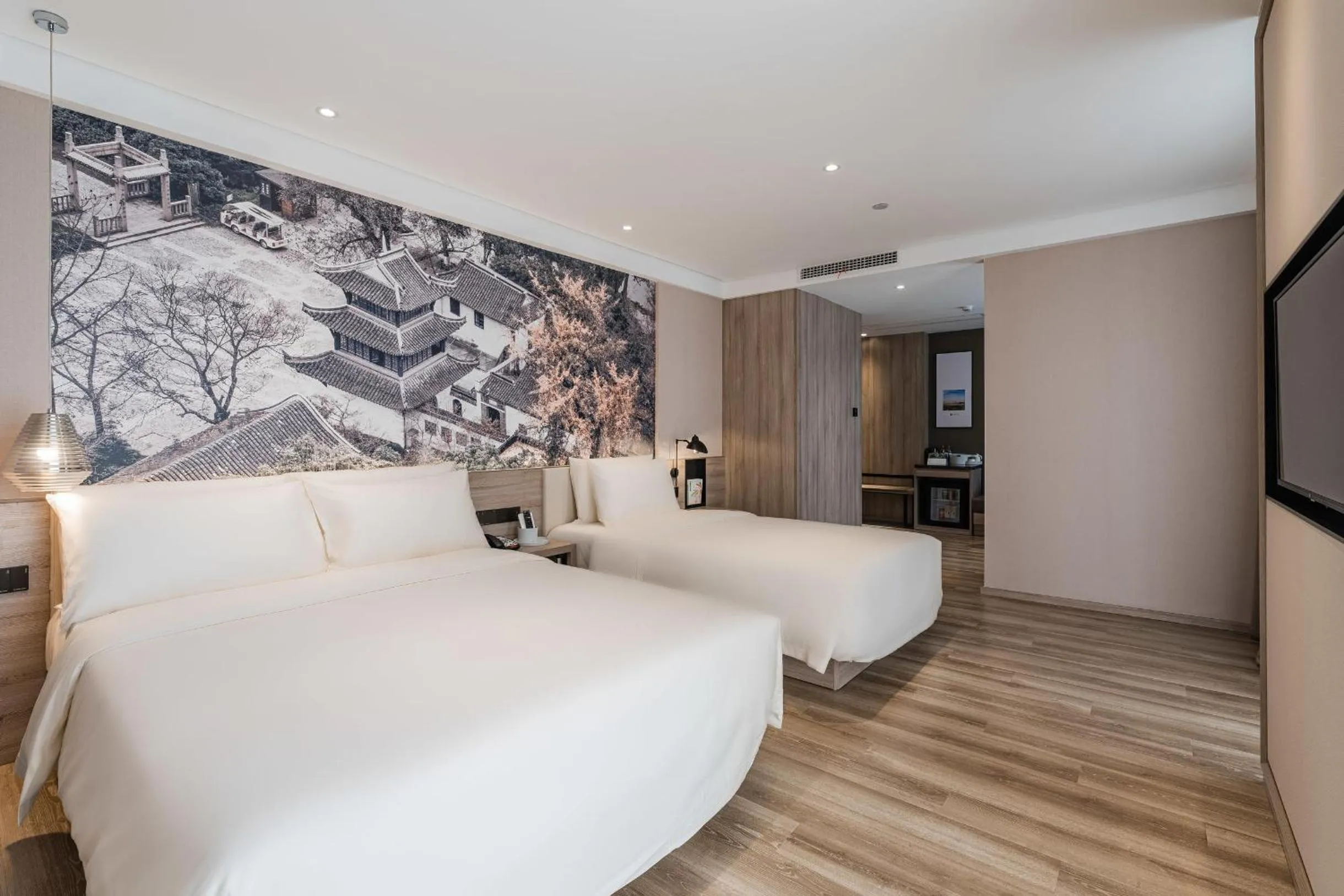 Bed in Atour Hotel Zhenjiang Xijindu Jinshan Temple