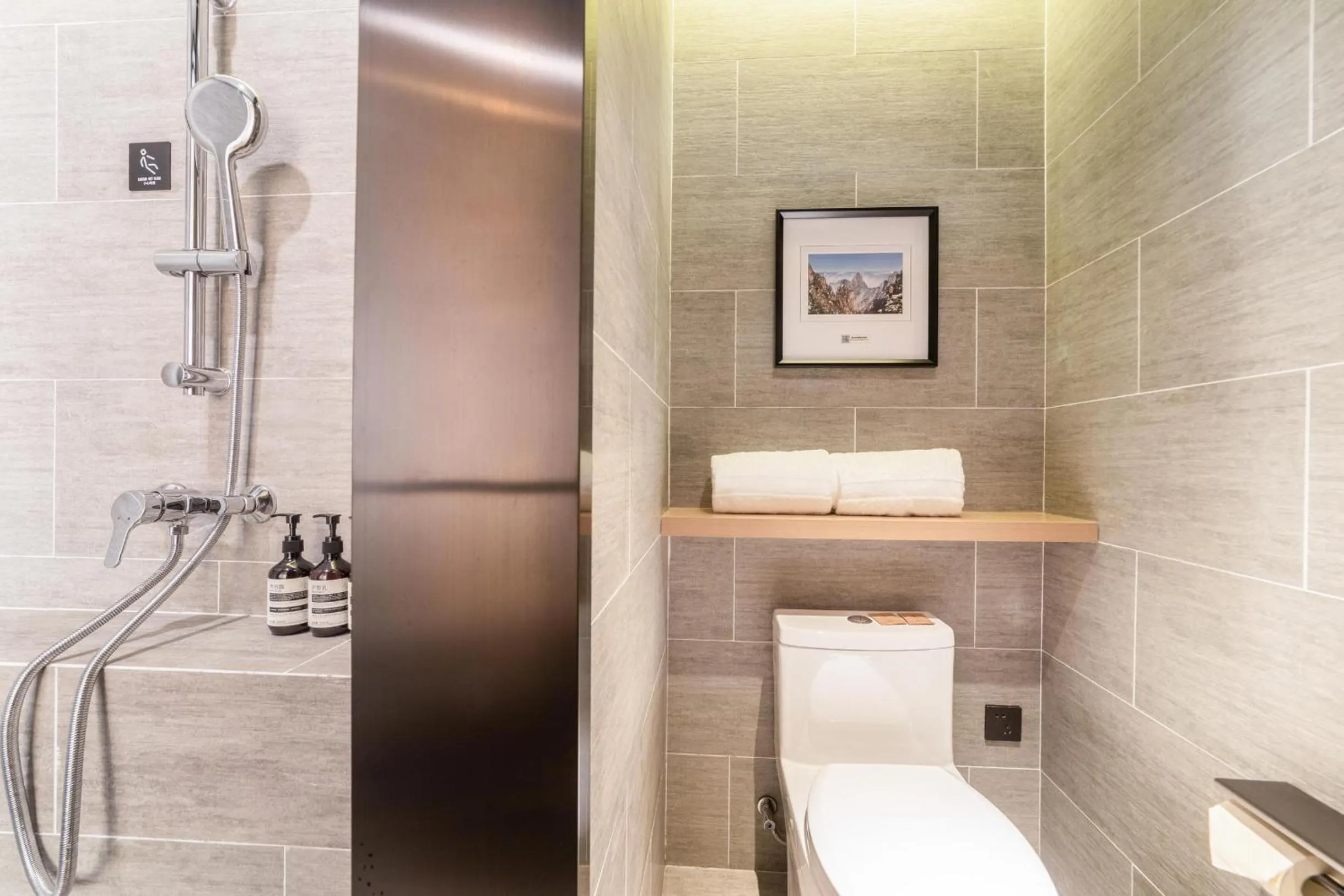 Atour Hotel Huangshan Tunxi Old Street Xin an River