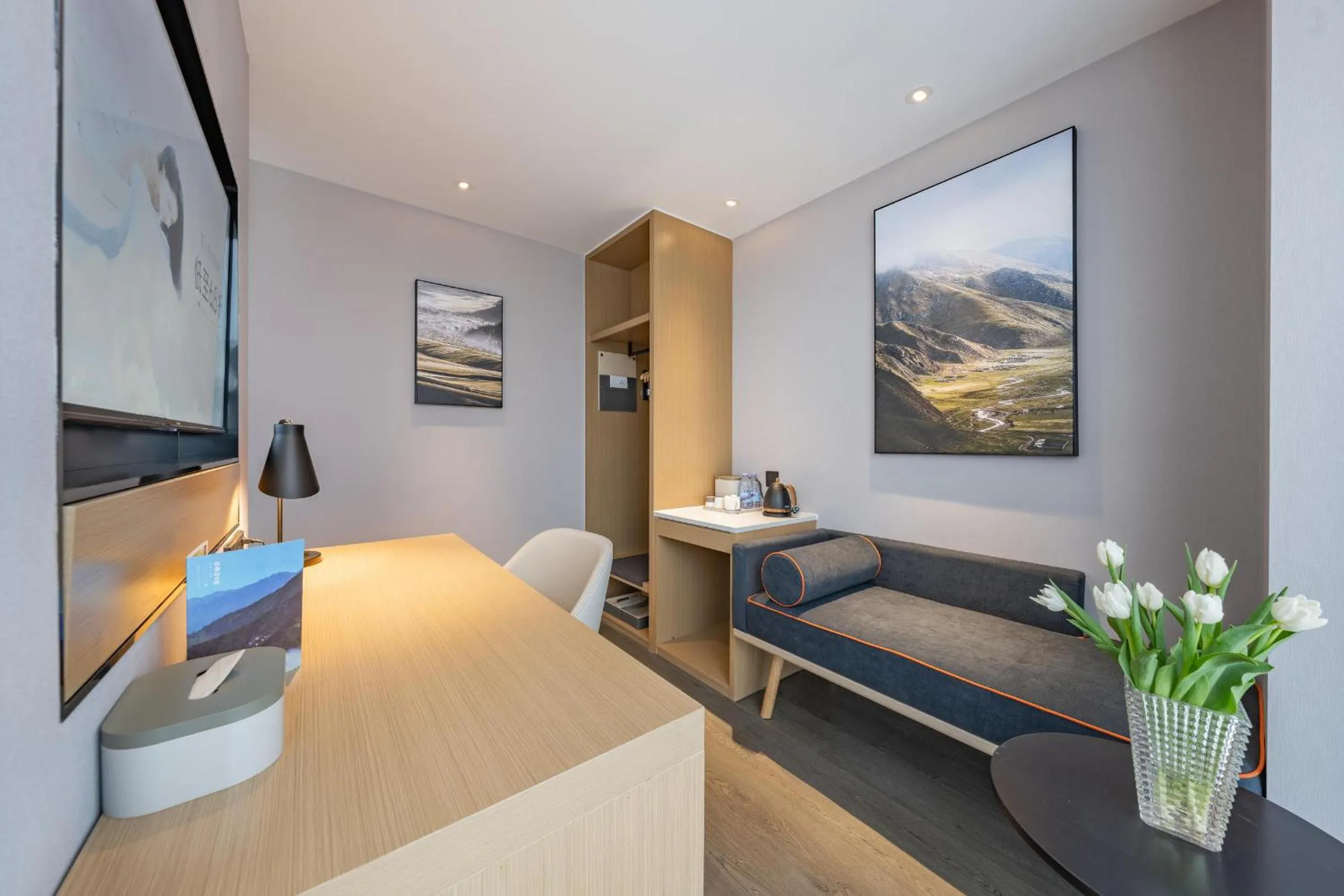 TV and multimedia, Bed in Atour Hotel Shanghai Pujiang