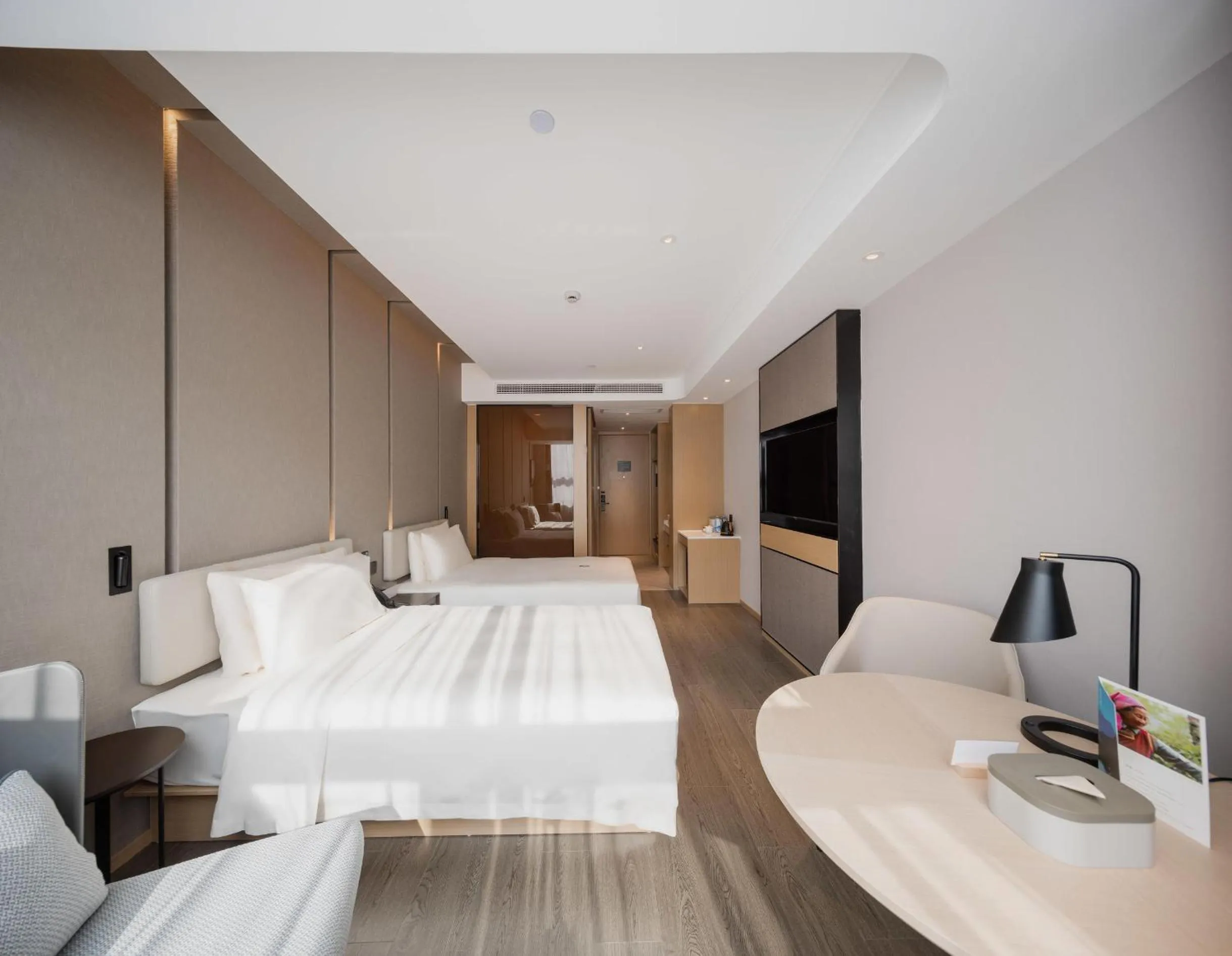 Communal lounge/ TV room, Bed in Atour Hotel Shanghai Pujiang