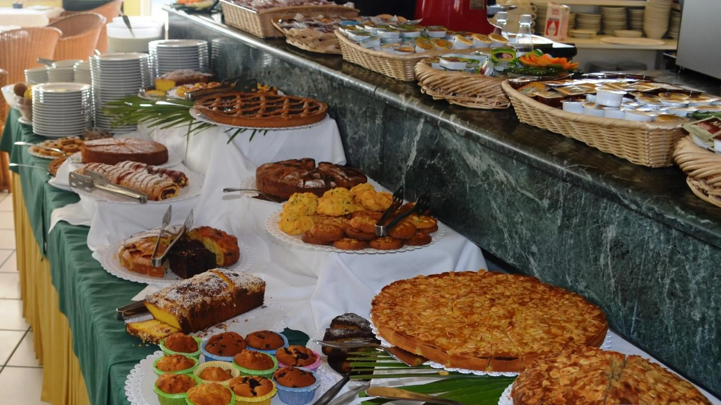 Food and drinks in Hotel Bellevue, Sure Hotel Collection by Best Western