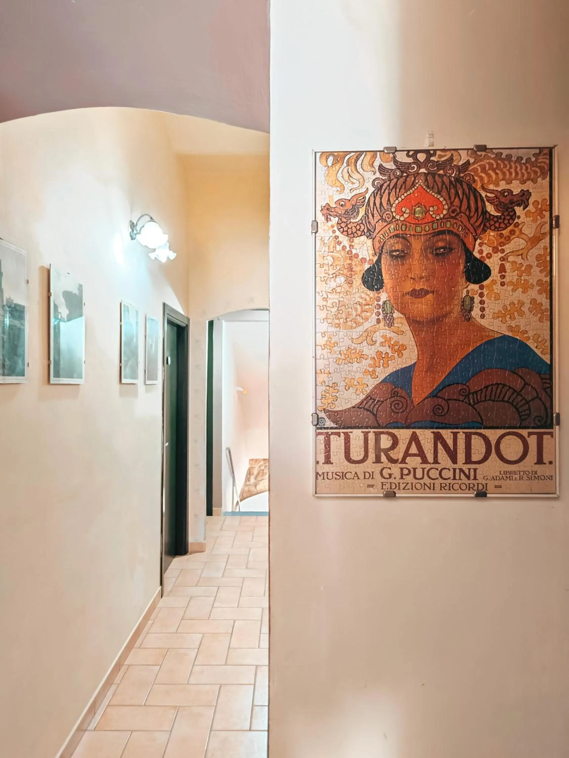 Decorative detail in La Casa dei Carrai