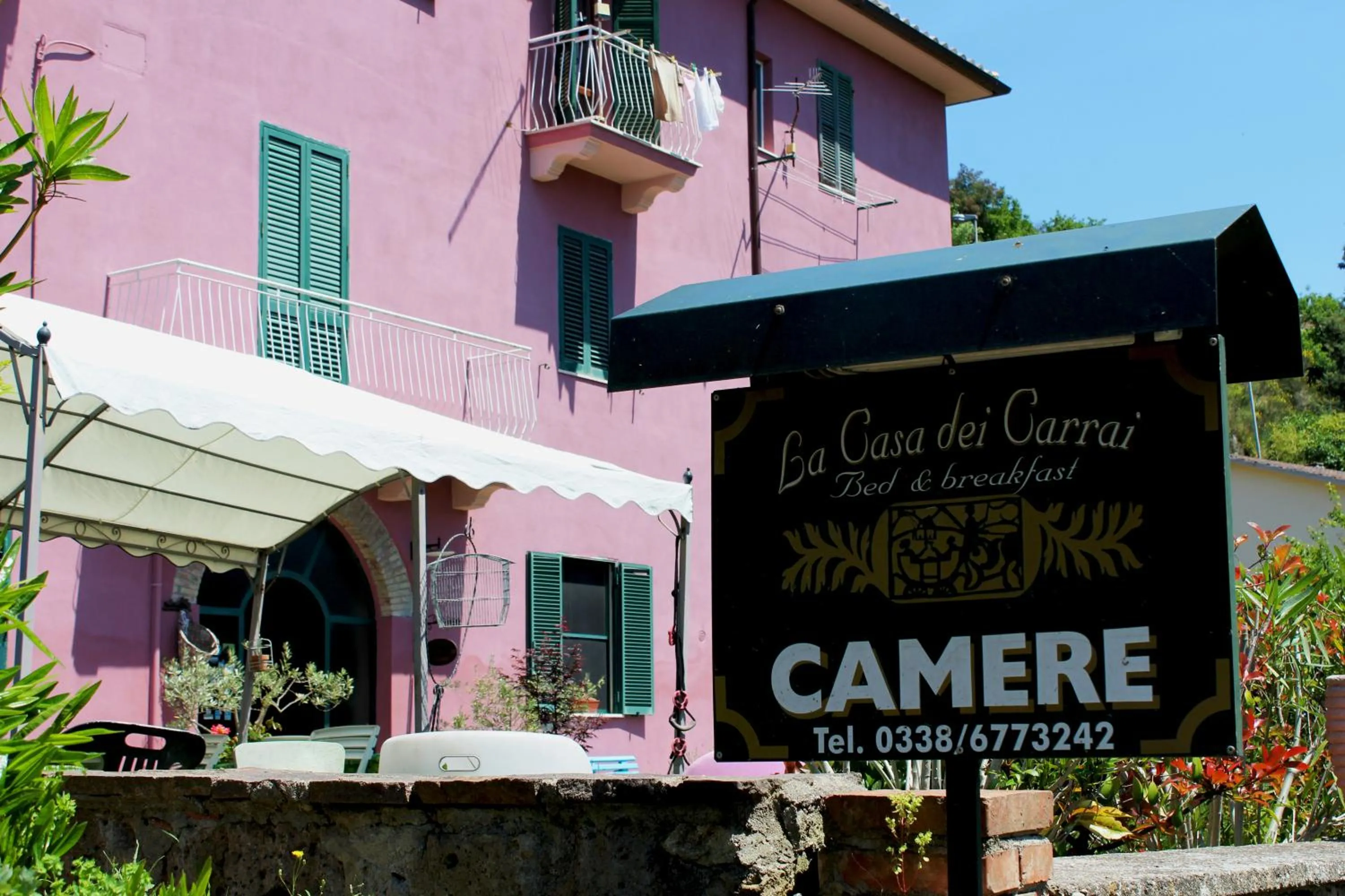 Facade/entrance in La Casa dei Carrai