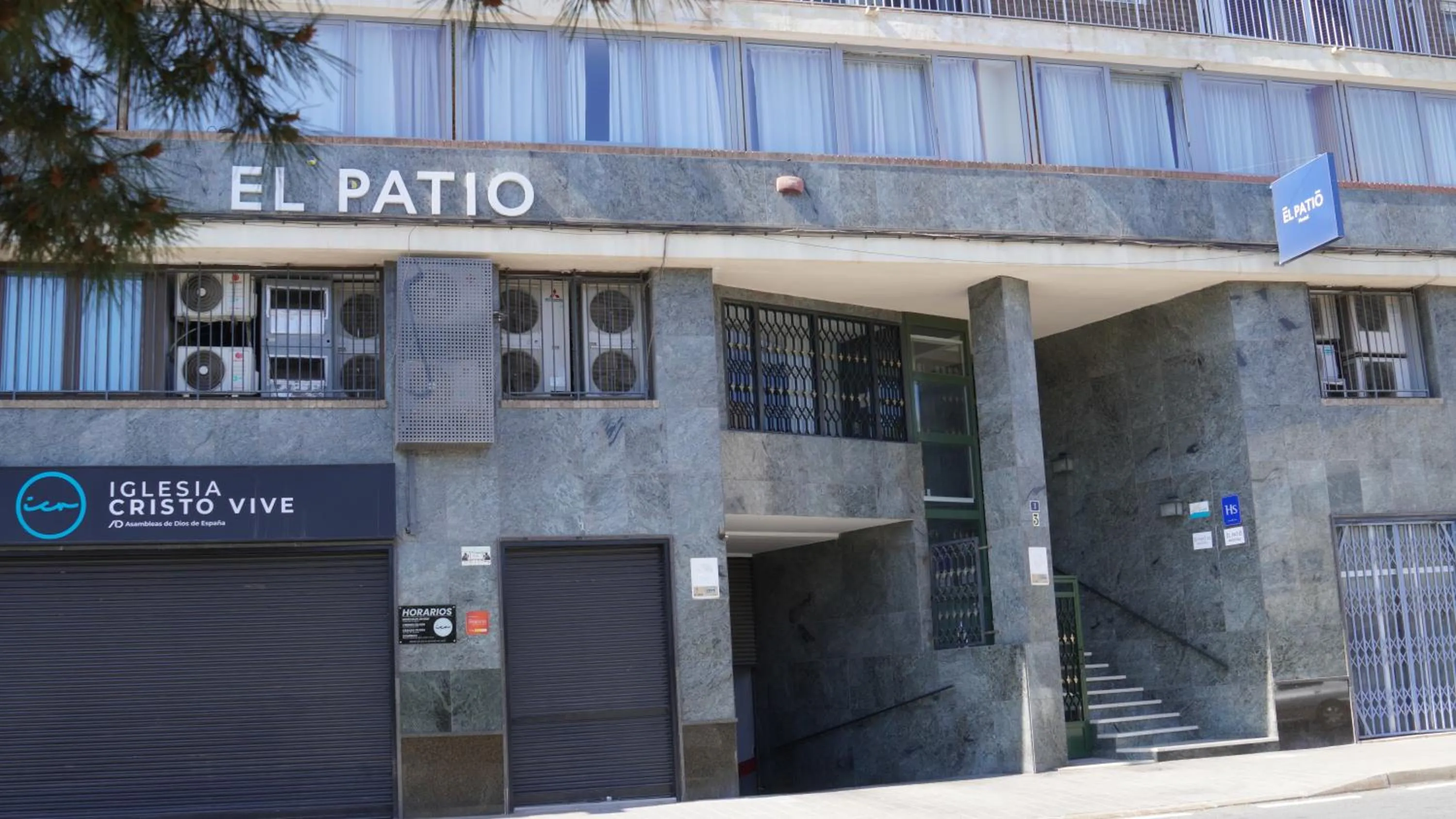 Facade/entrance in El Patio Hostal