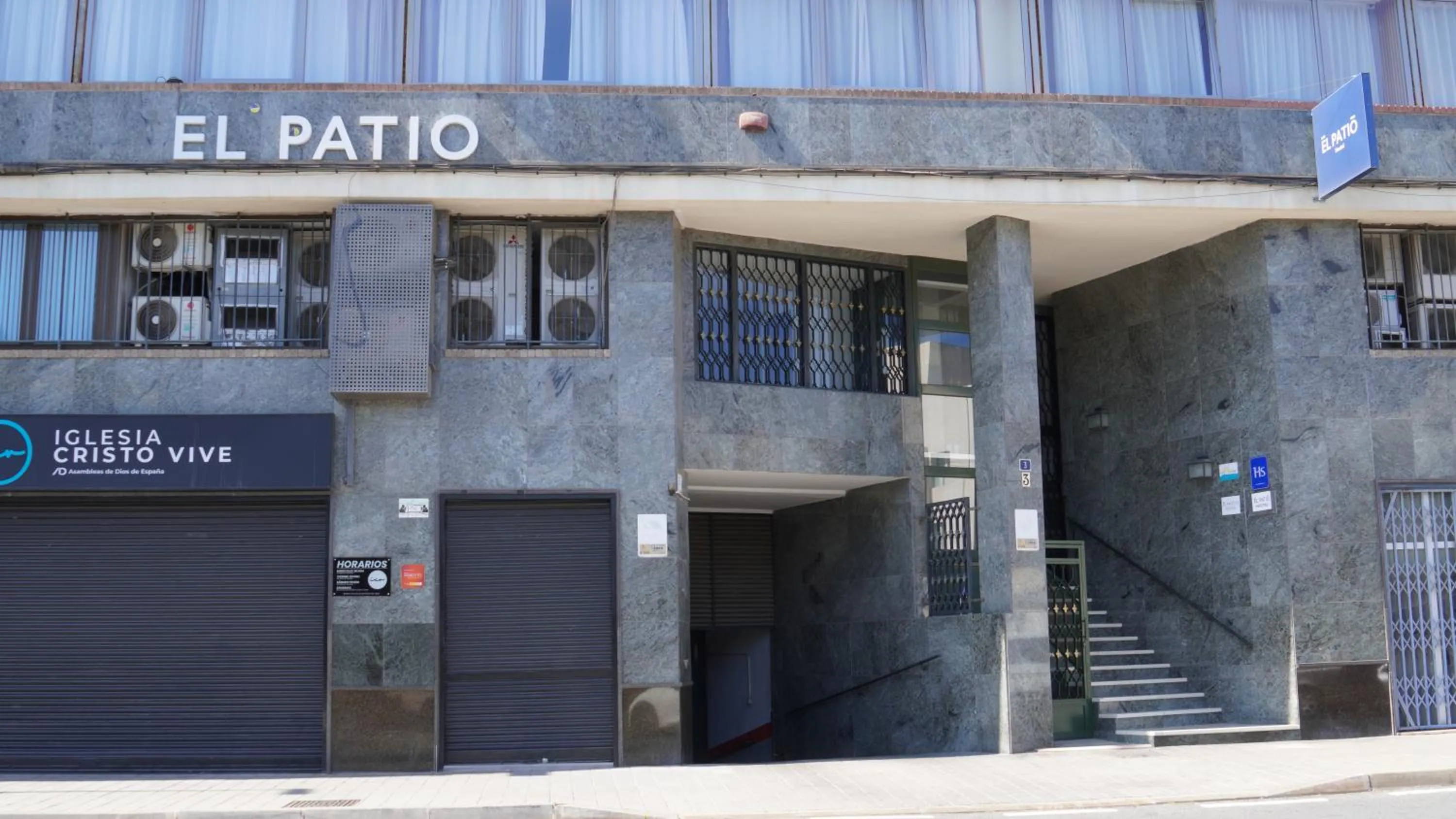 Facade/entrance in El Patio Hostal