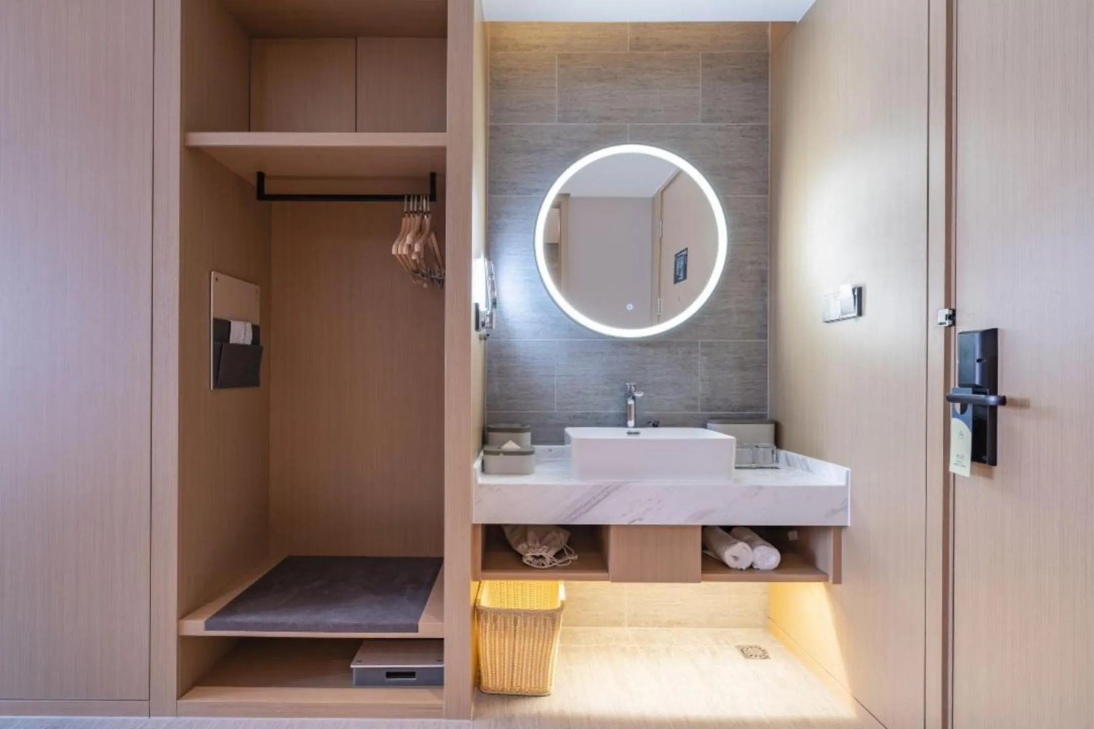 Photo of the whole room in Atour Hotel Lingang New Town