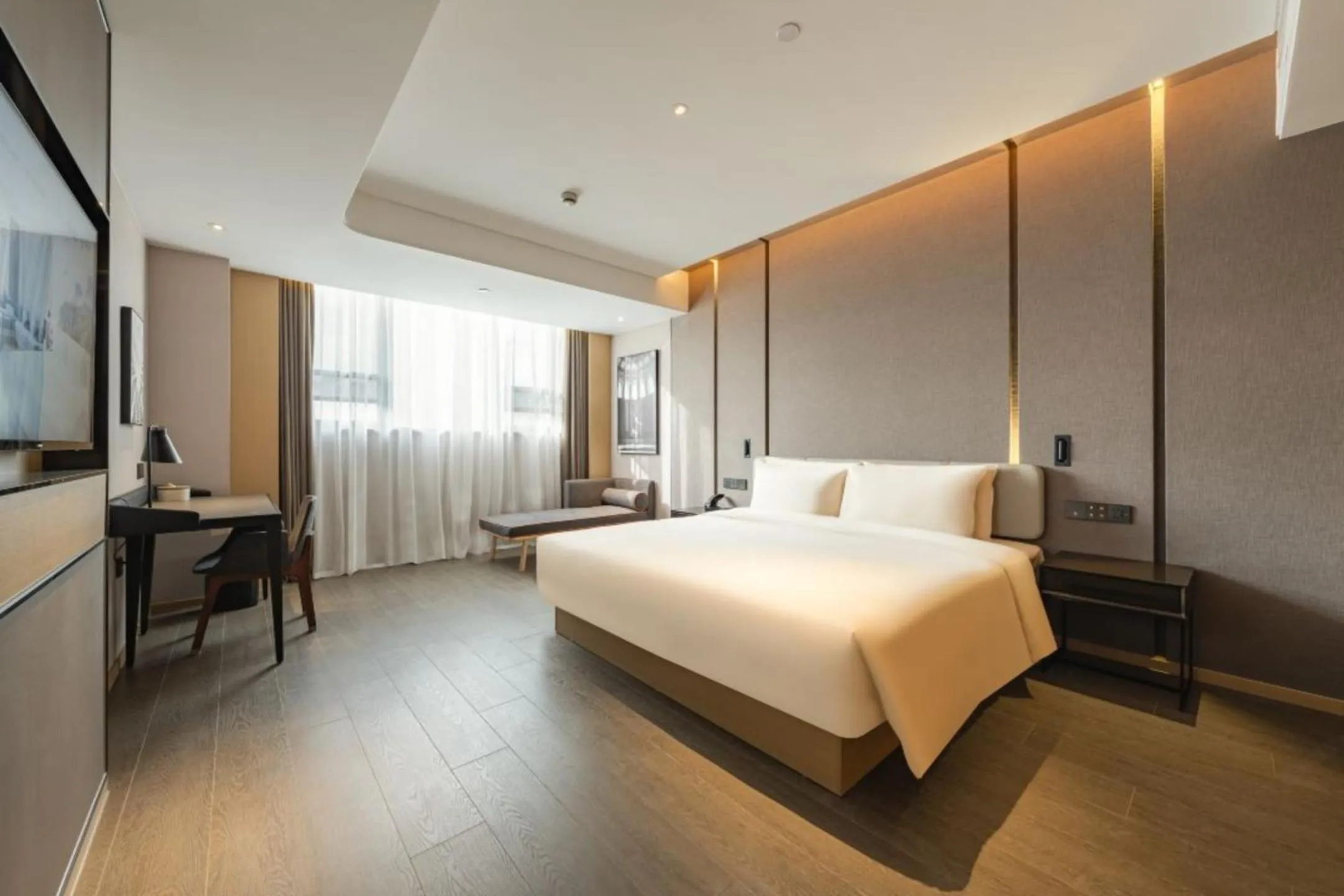 Photo of the whole room, Bed in Atour Hotel Lingang New Town