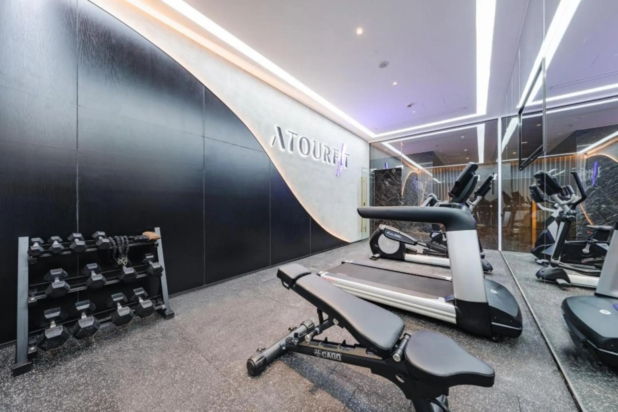 Fitness centre/facilities in Atour Hotel Lingang New Town