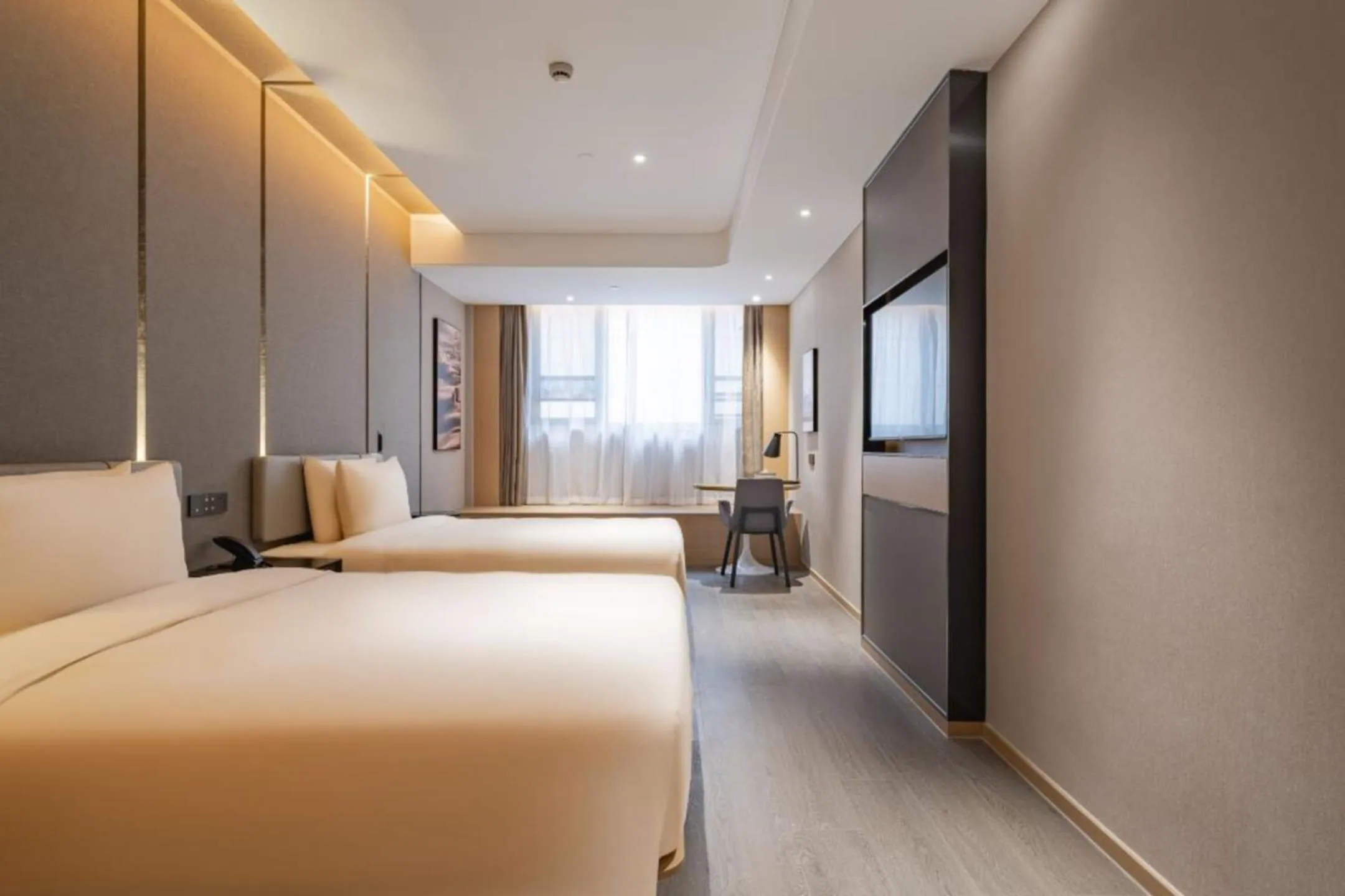 Photo of the whole room, Bed in Atour Hotel Lingang New Town