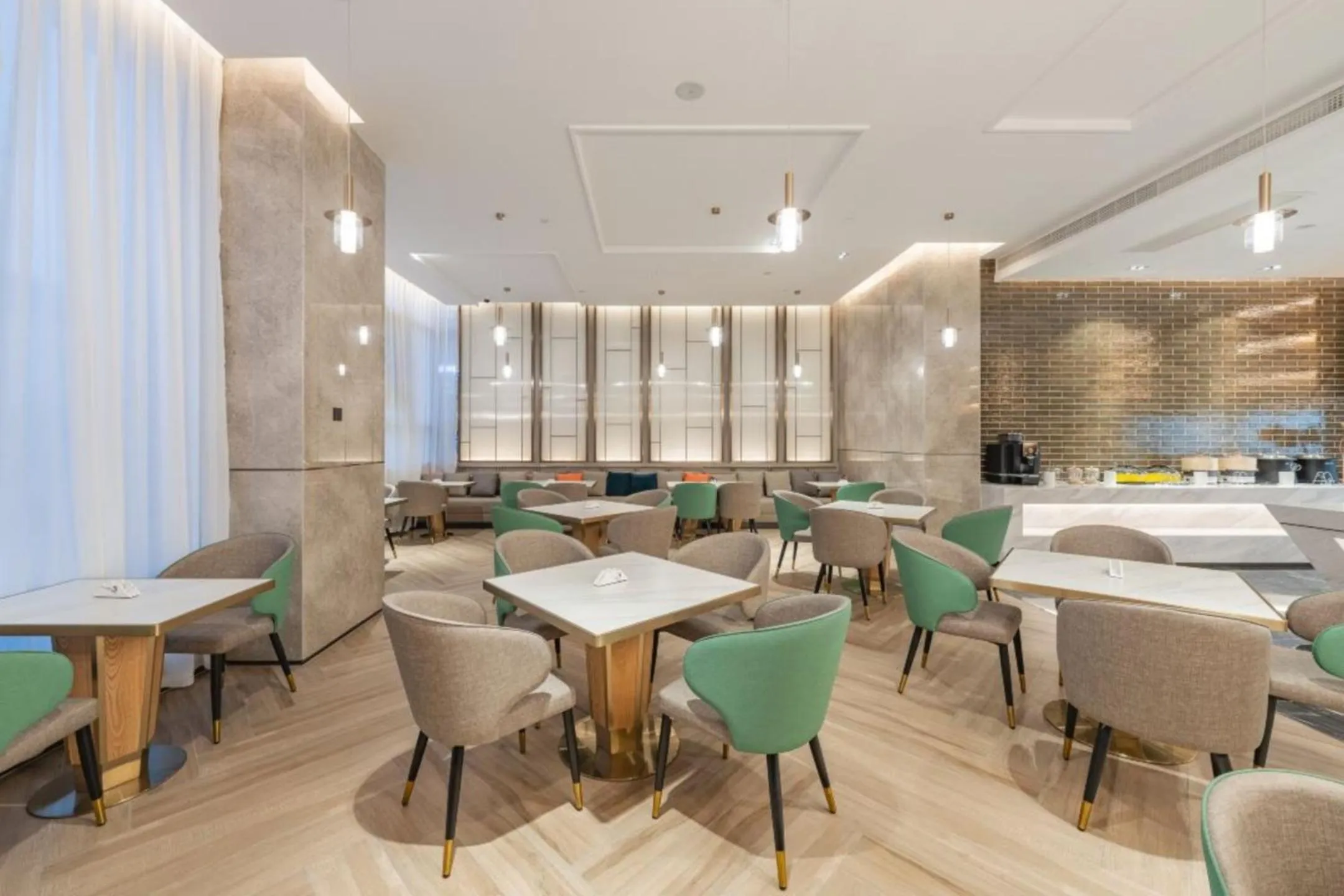 Restaurant/places to eat in Atour Hotel Lingang New Town