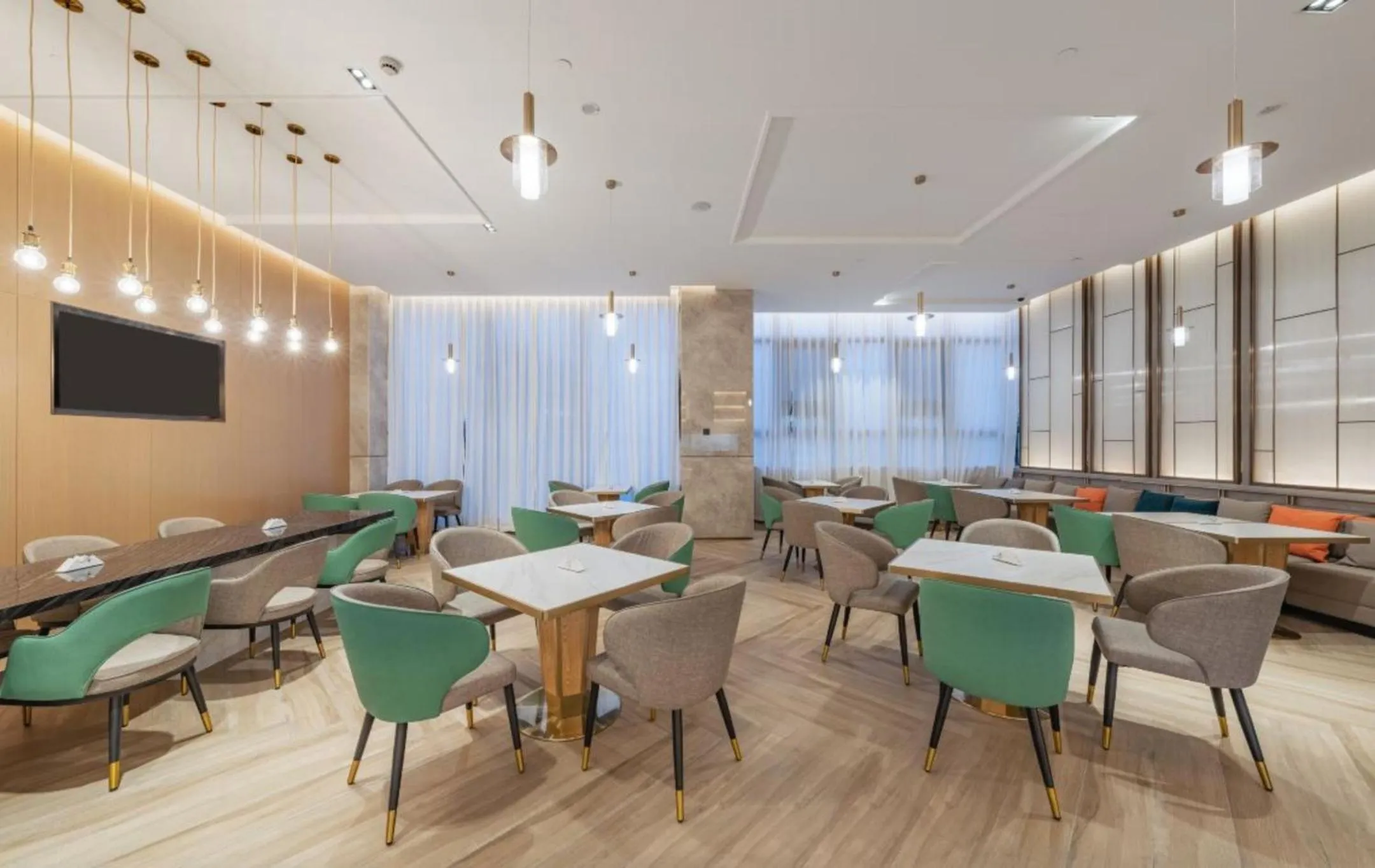 Restaurant/places to eat in Atour Hotel Lingang New Town