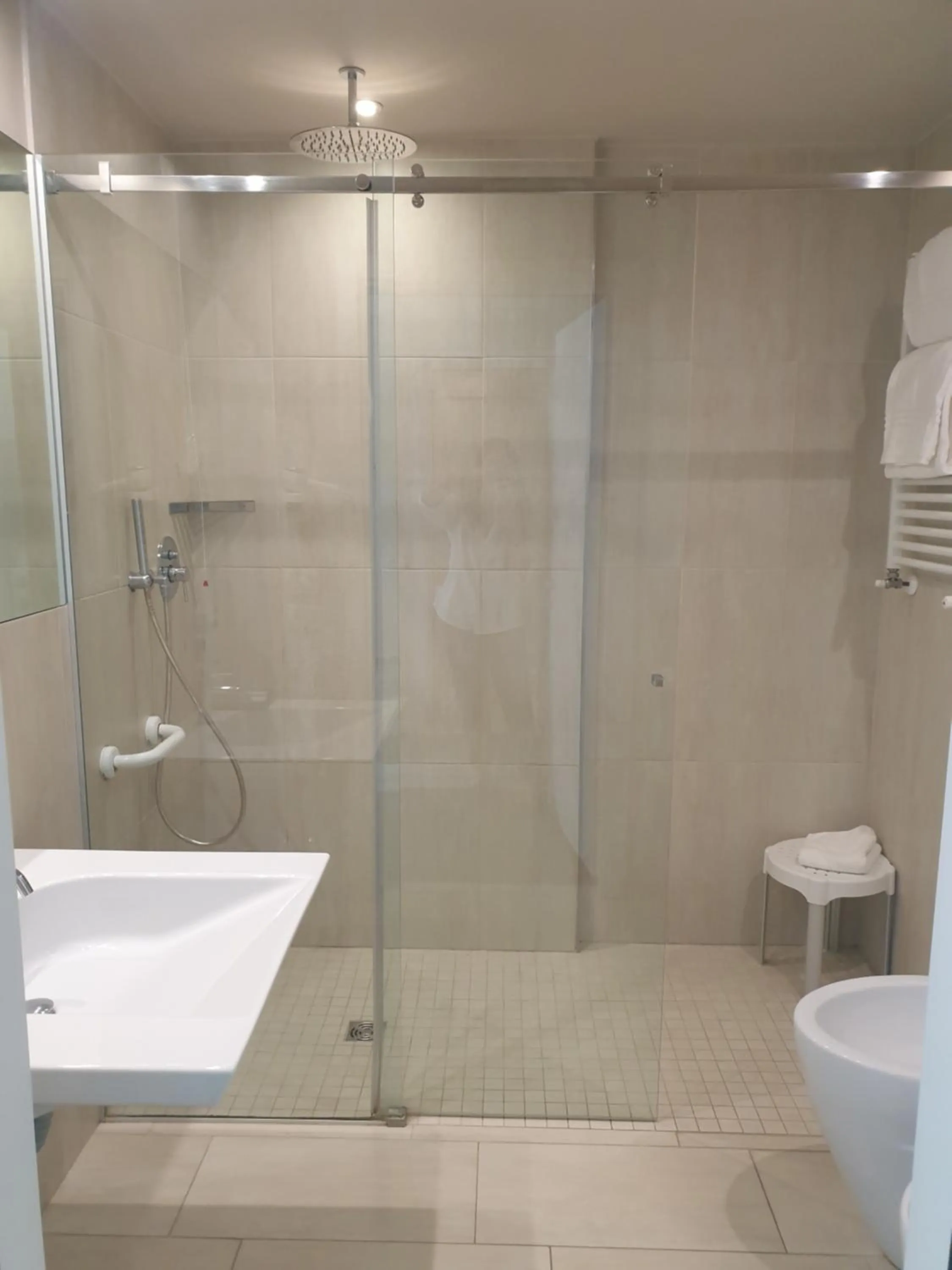 Shower in Oxygen Lifestyle Hotel