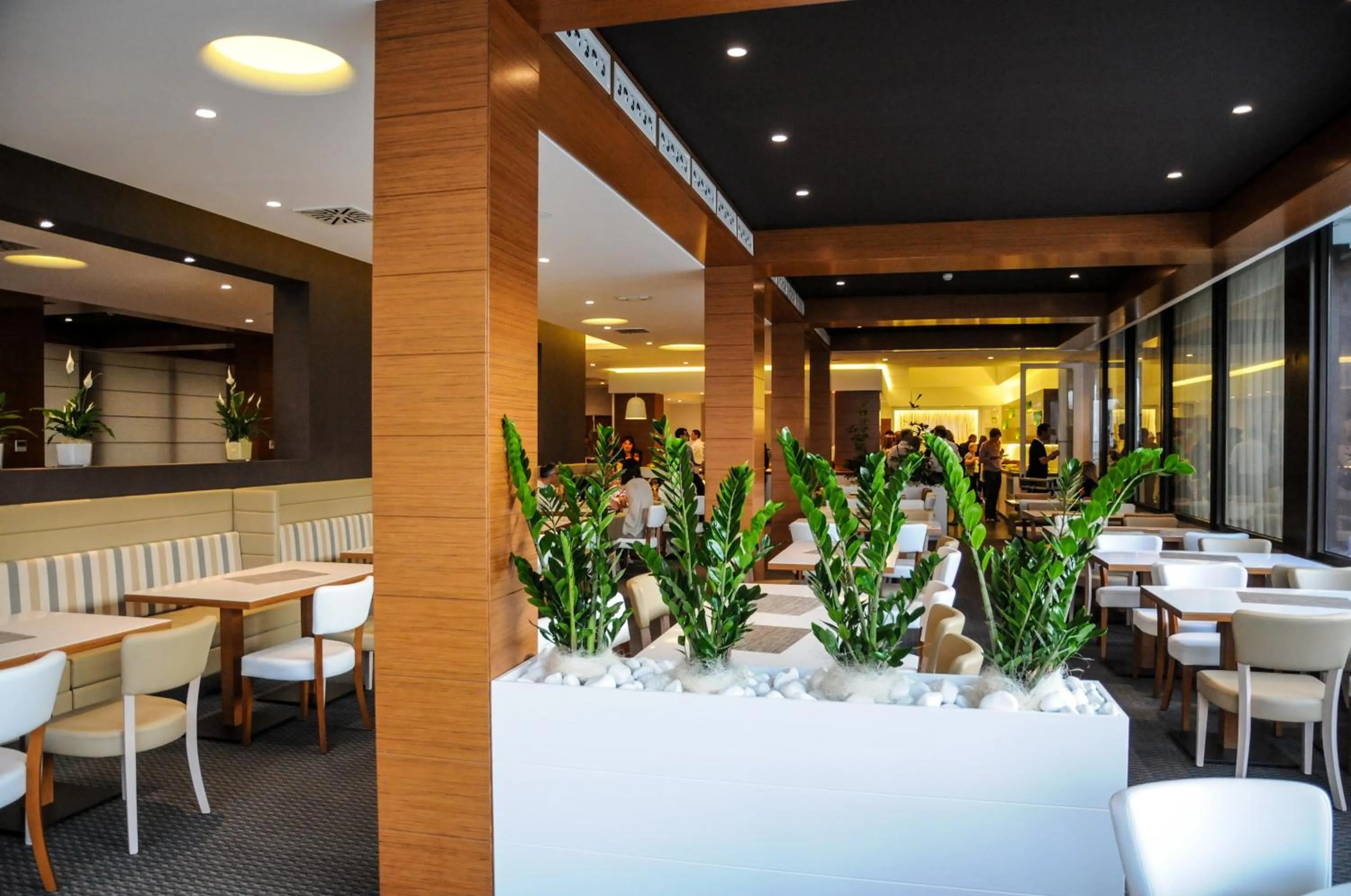 Restaurant/places to eat in Oxygen Lifestyle Hotel