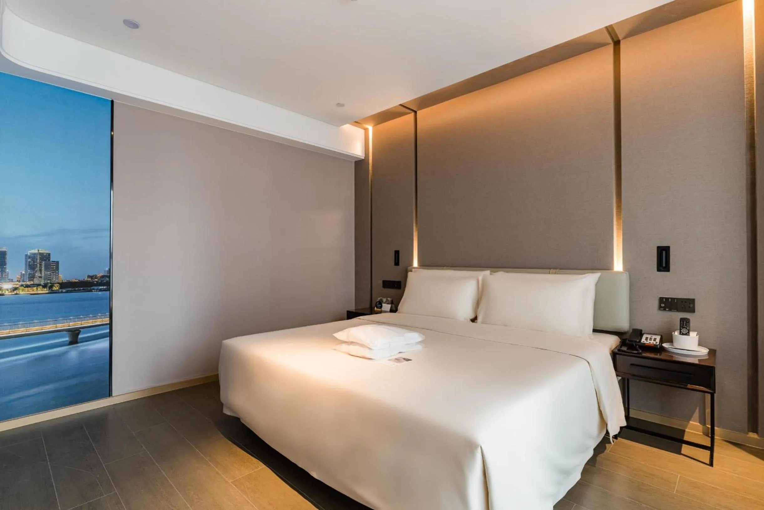 Bed in Atour Hotel Suzhou North High-Speed Railway Station