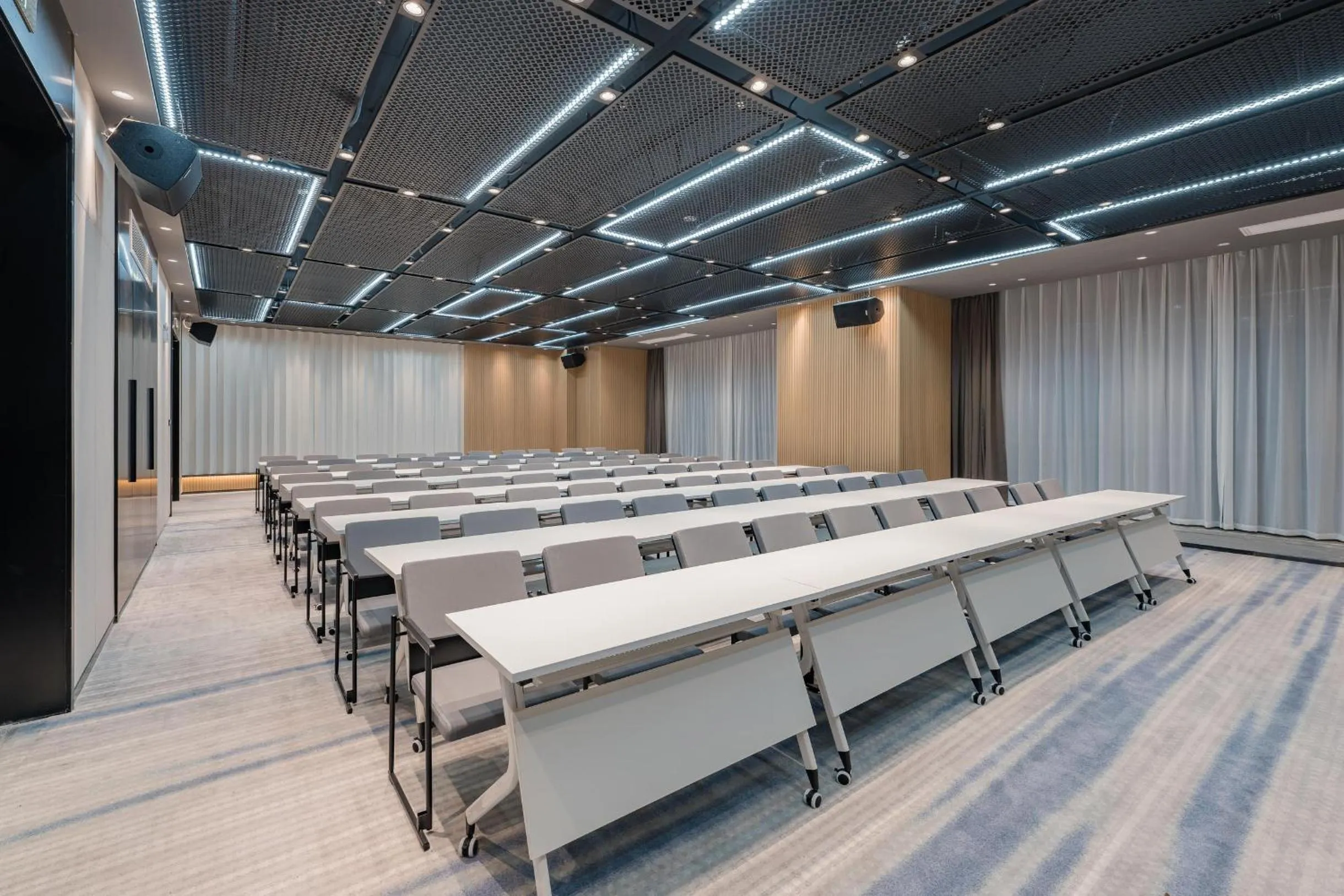 Meeting/conference room in Atour Hotel Suzhou Wujiang Suzhou Bay