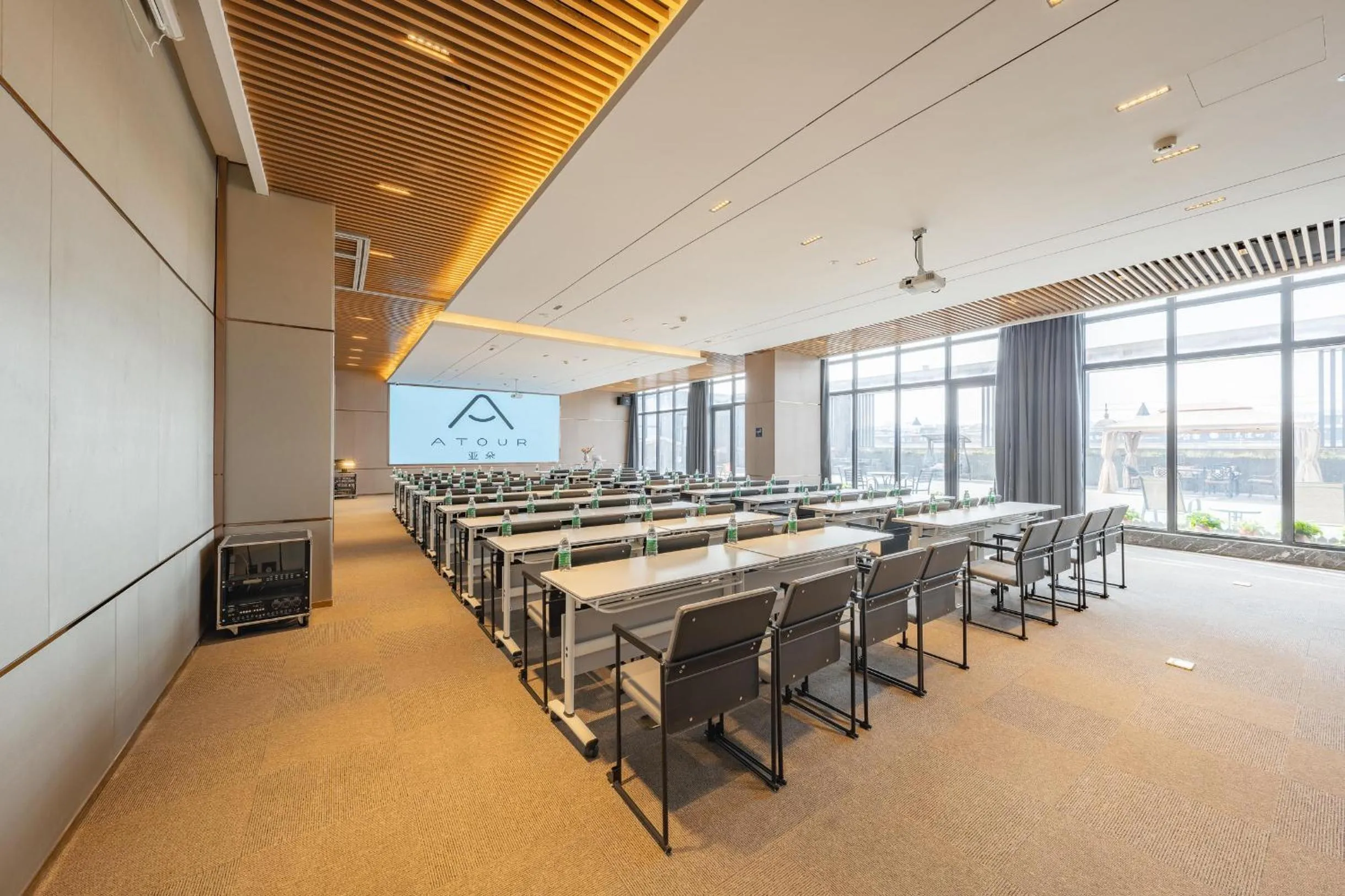 Atour Hotel Kunshan Baoyu Plaza North Changjiang Road