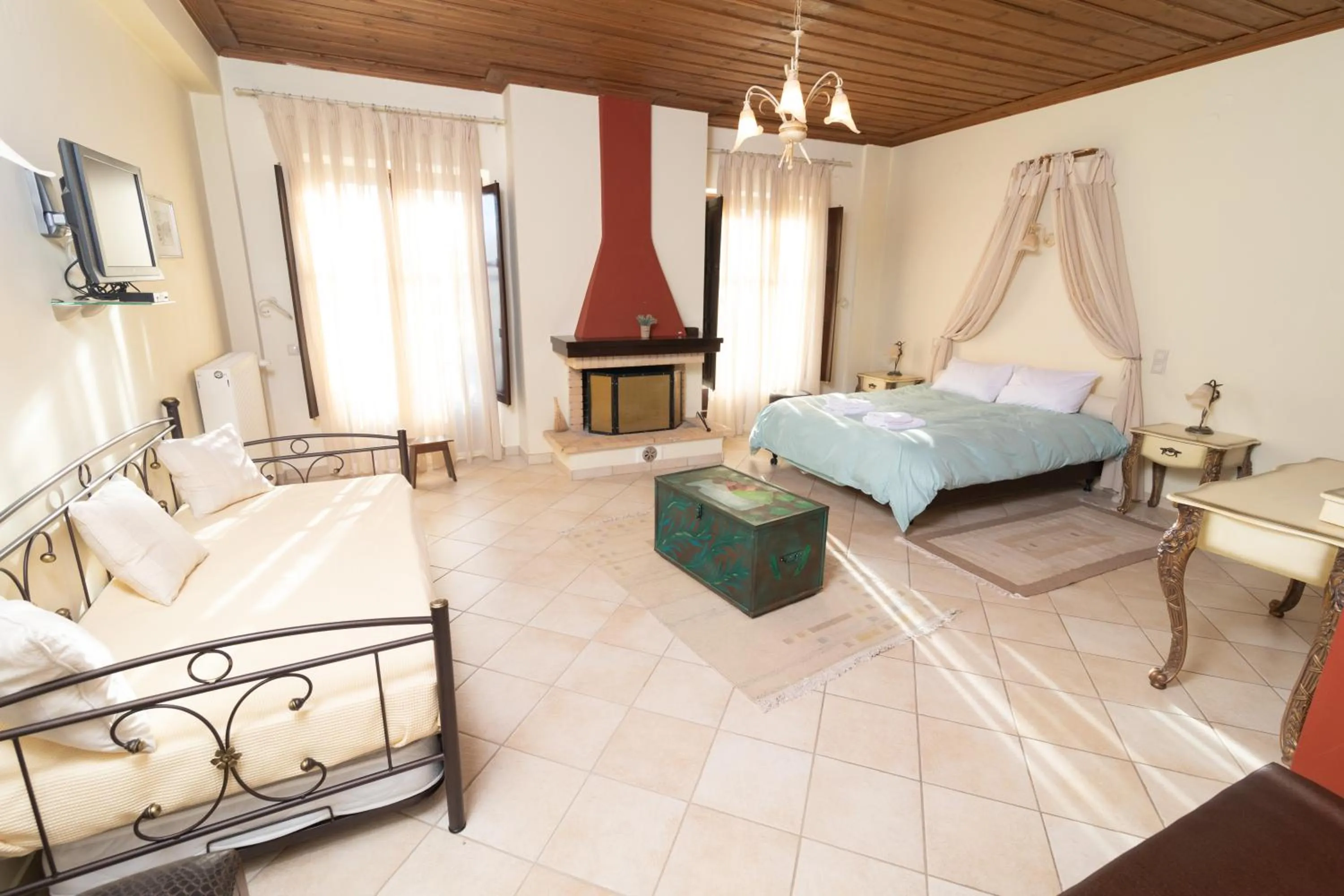 Photo of the whole room, Bed in Ξενώνας Ουρανογείτων