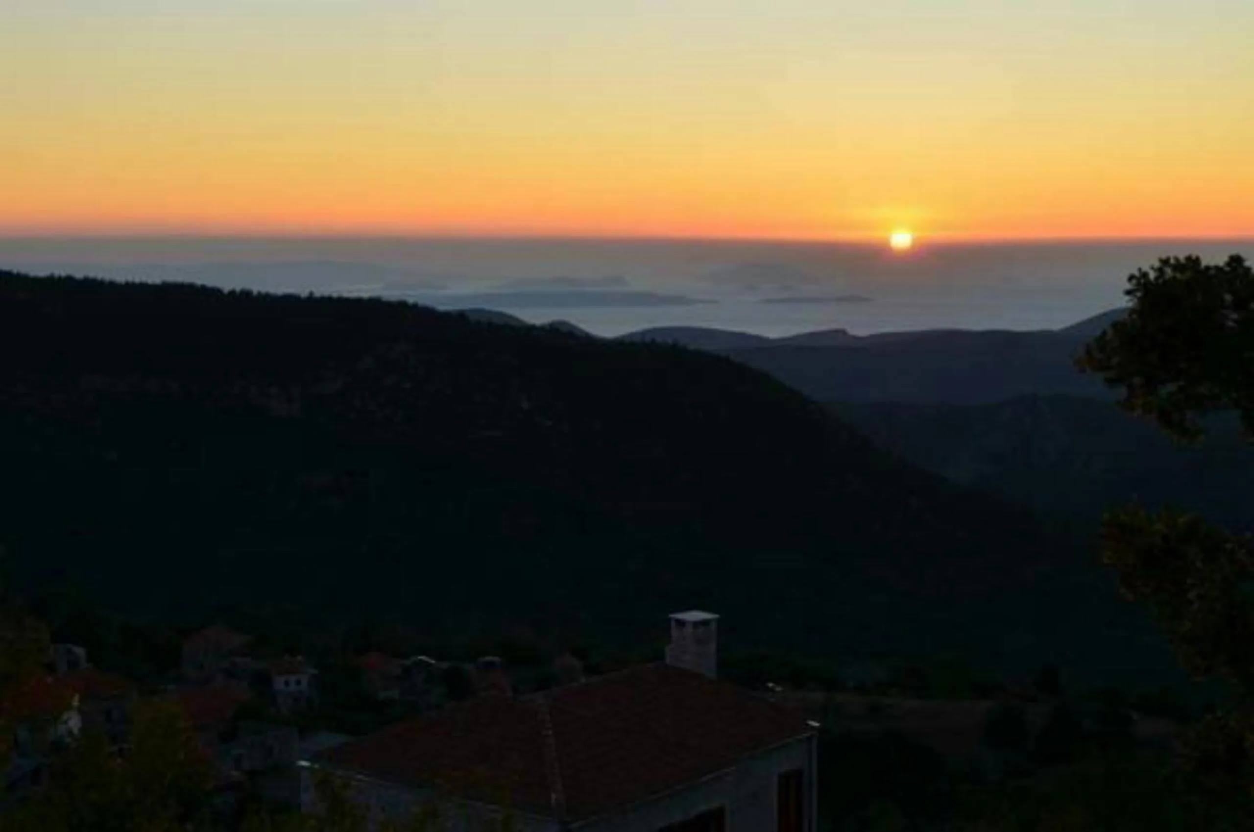 Sunrise in Ξενώνας Ουρανογείτων