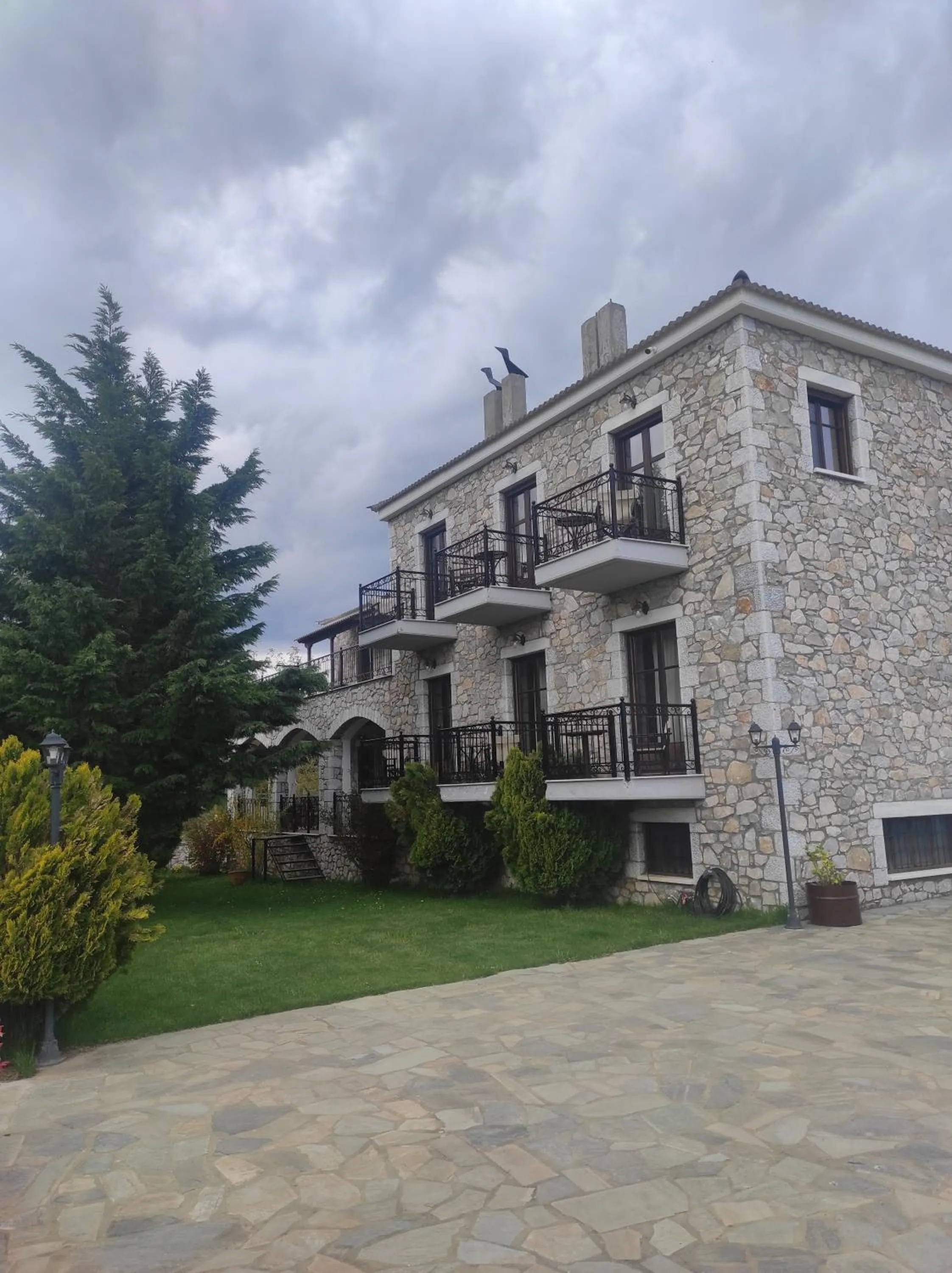 Property building in Ξενώνας Ουρανογείτων
