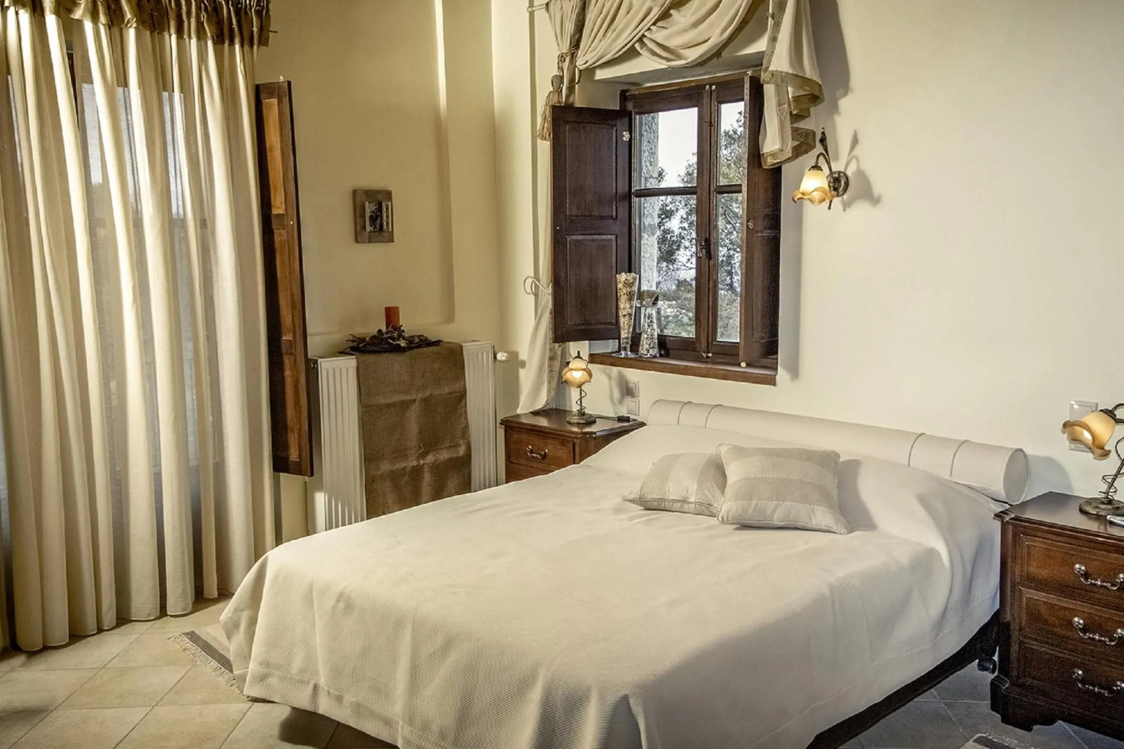 Photo of the whole room, Bed in Ξενώνας Ουρανογείτων