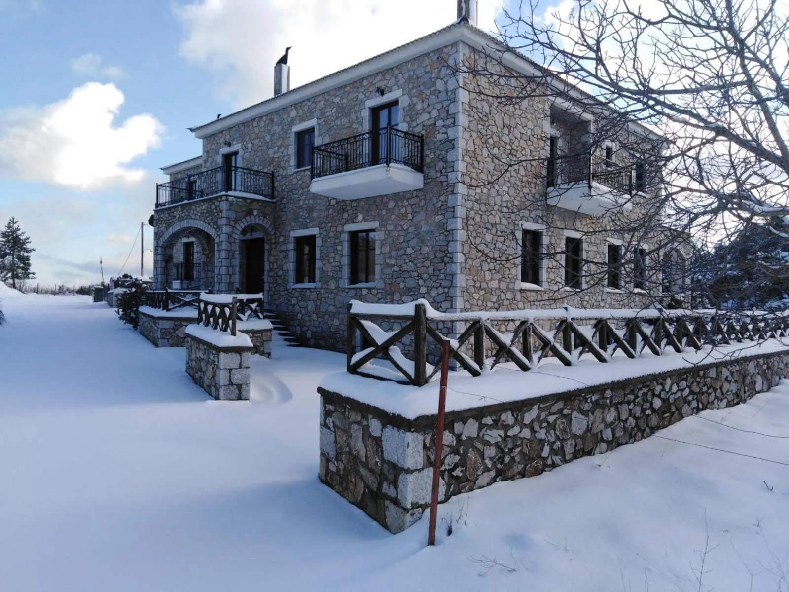 Property building in Ξενώνας Ουρανογείτων