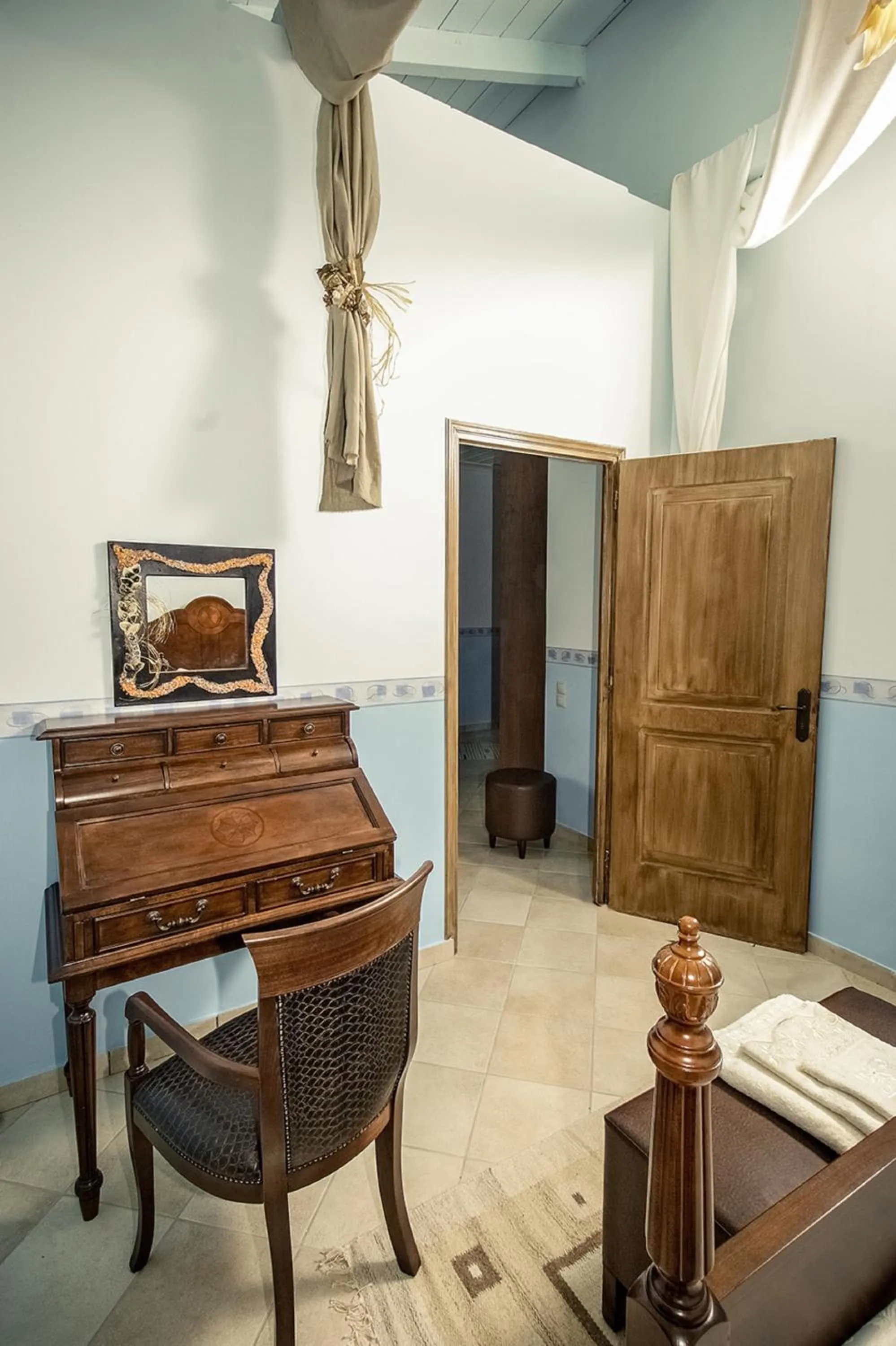 Seating area in Ξενώνας Ουρανογείτων