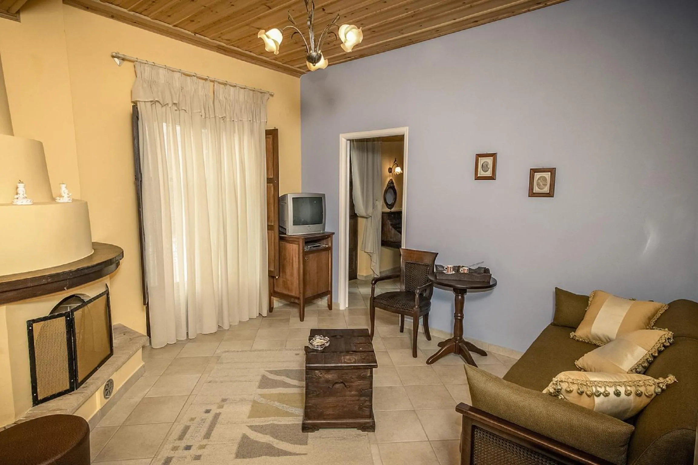 Seating area in Ξενώνας Ουρανογείτων