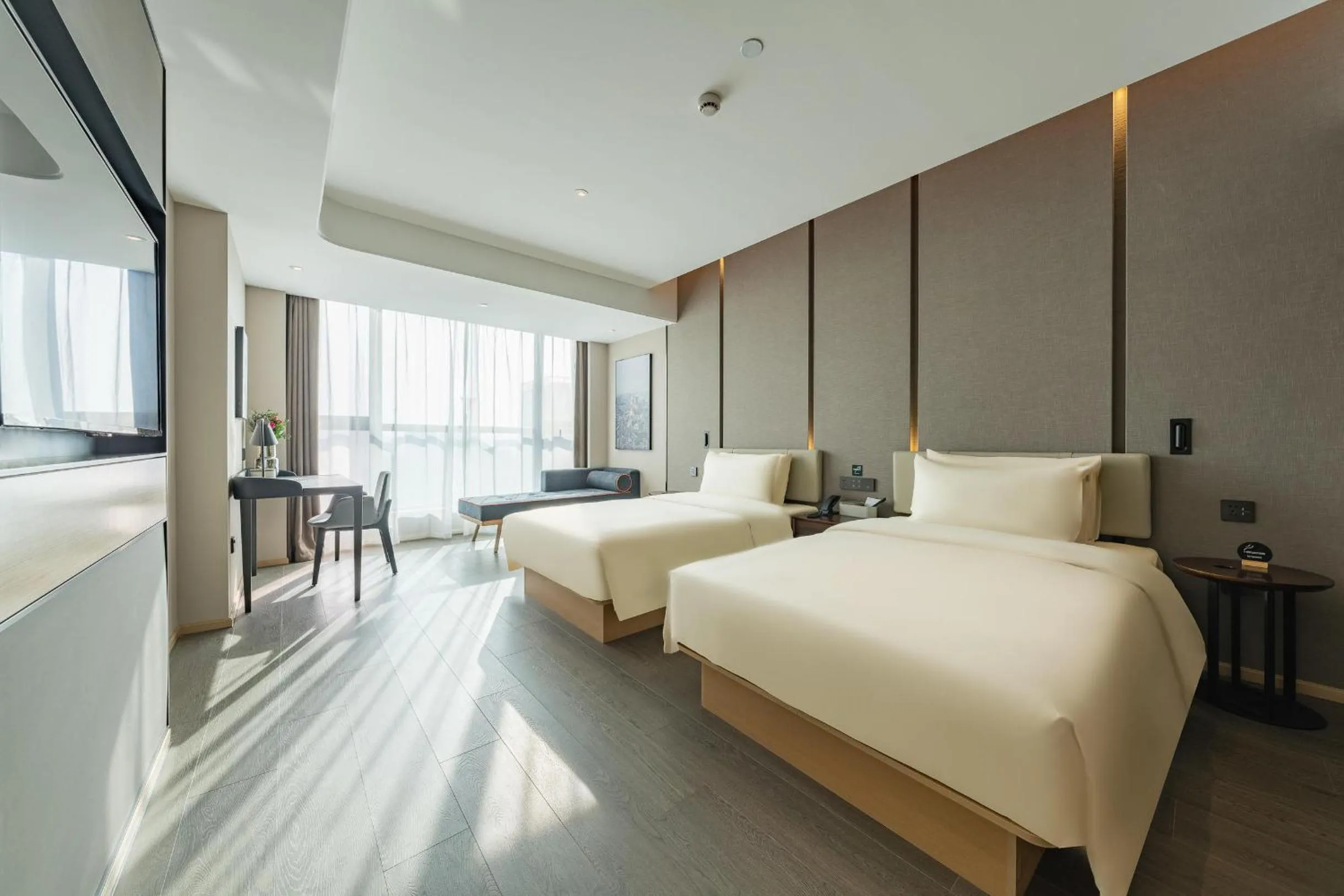 Photo of the whole room, Bed in Atour Hotel Hangzhou Qianjiang Century Zhenning Road
