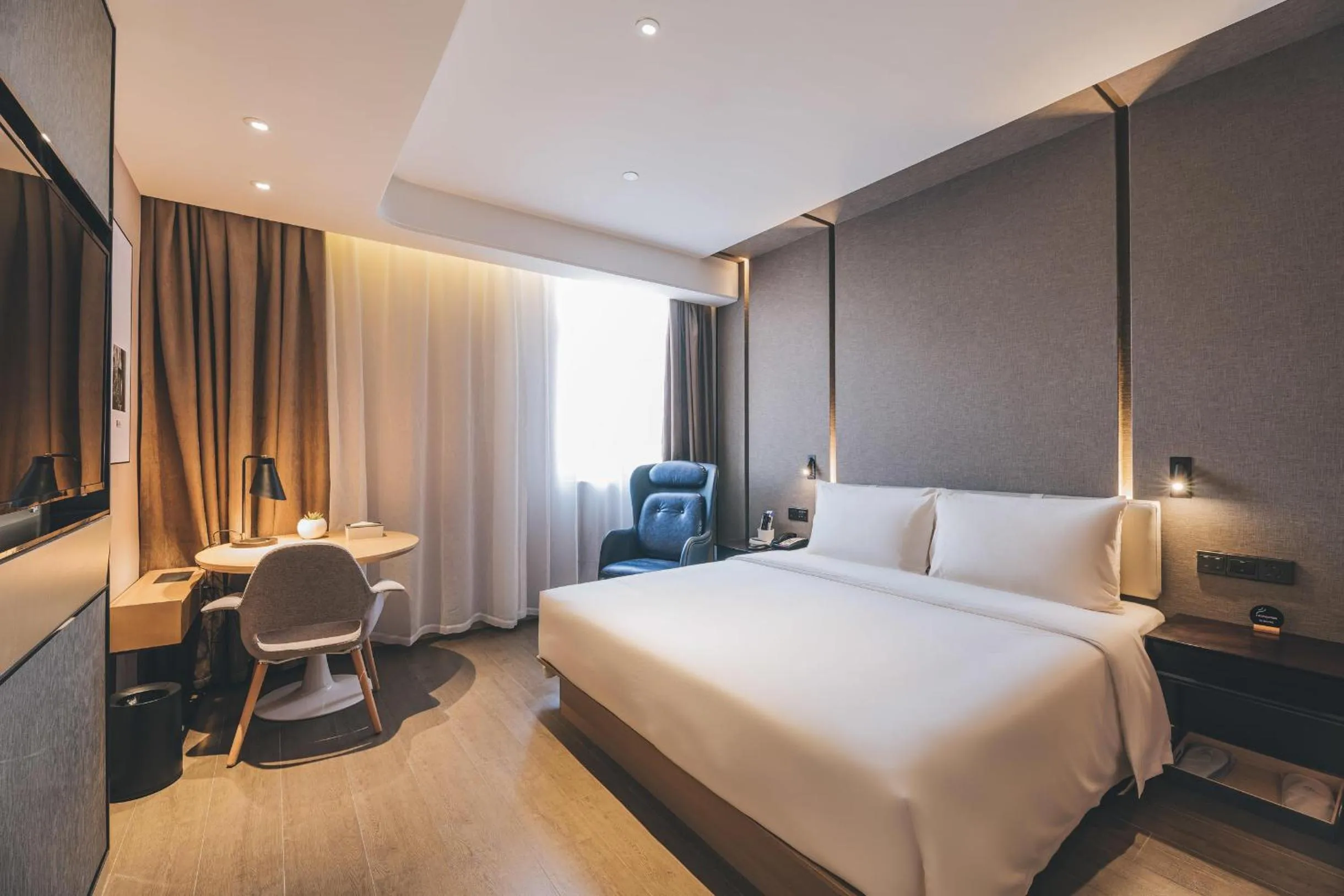 Bed in Atour Hotel Ningbo Jishi Harbor Outlets