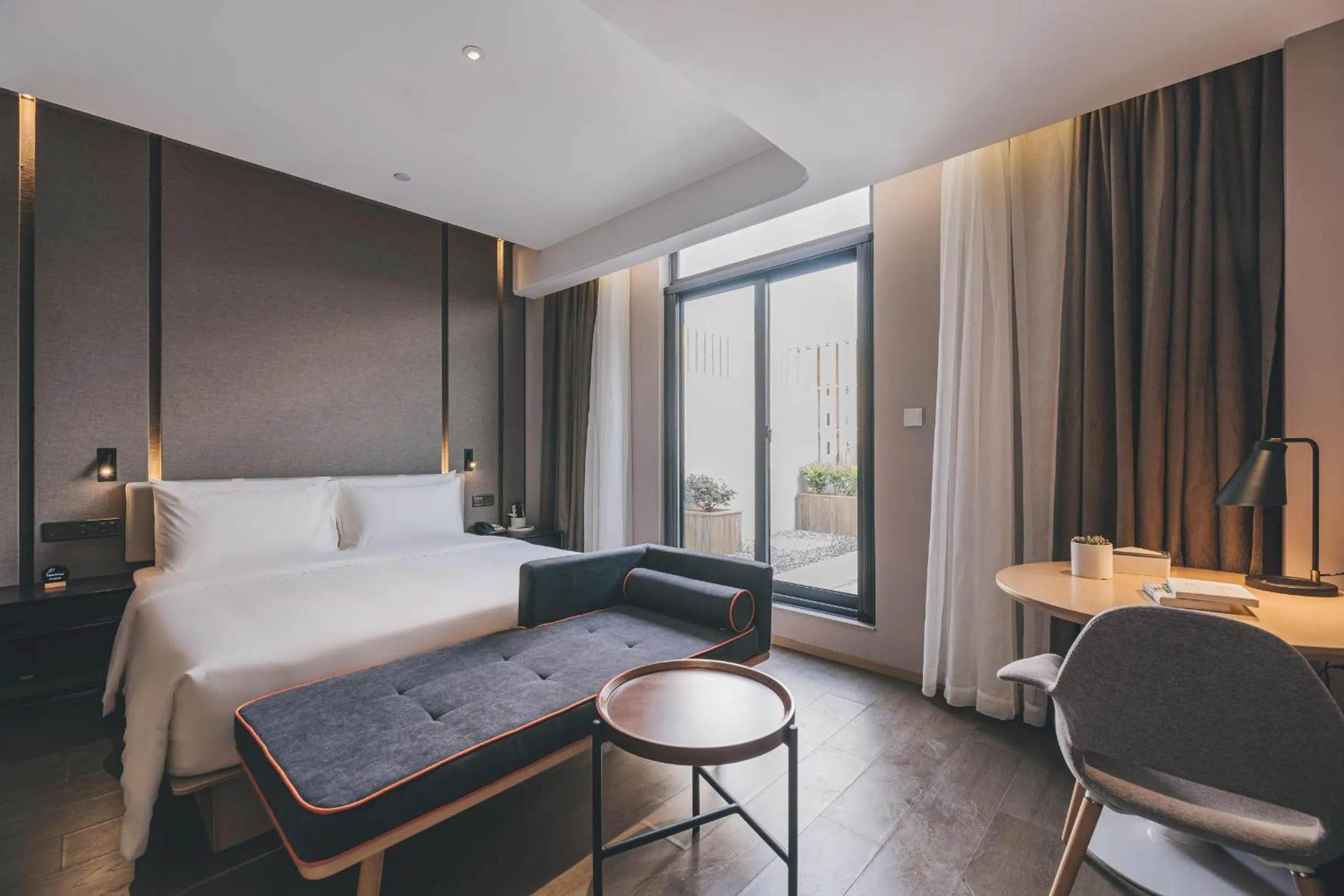 Bed in Atour Hotel Ningbo Jishi Harbor Outlets