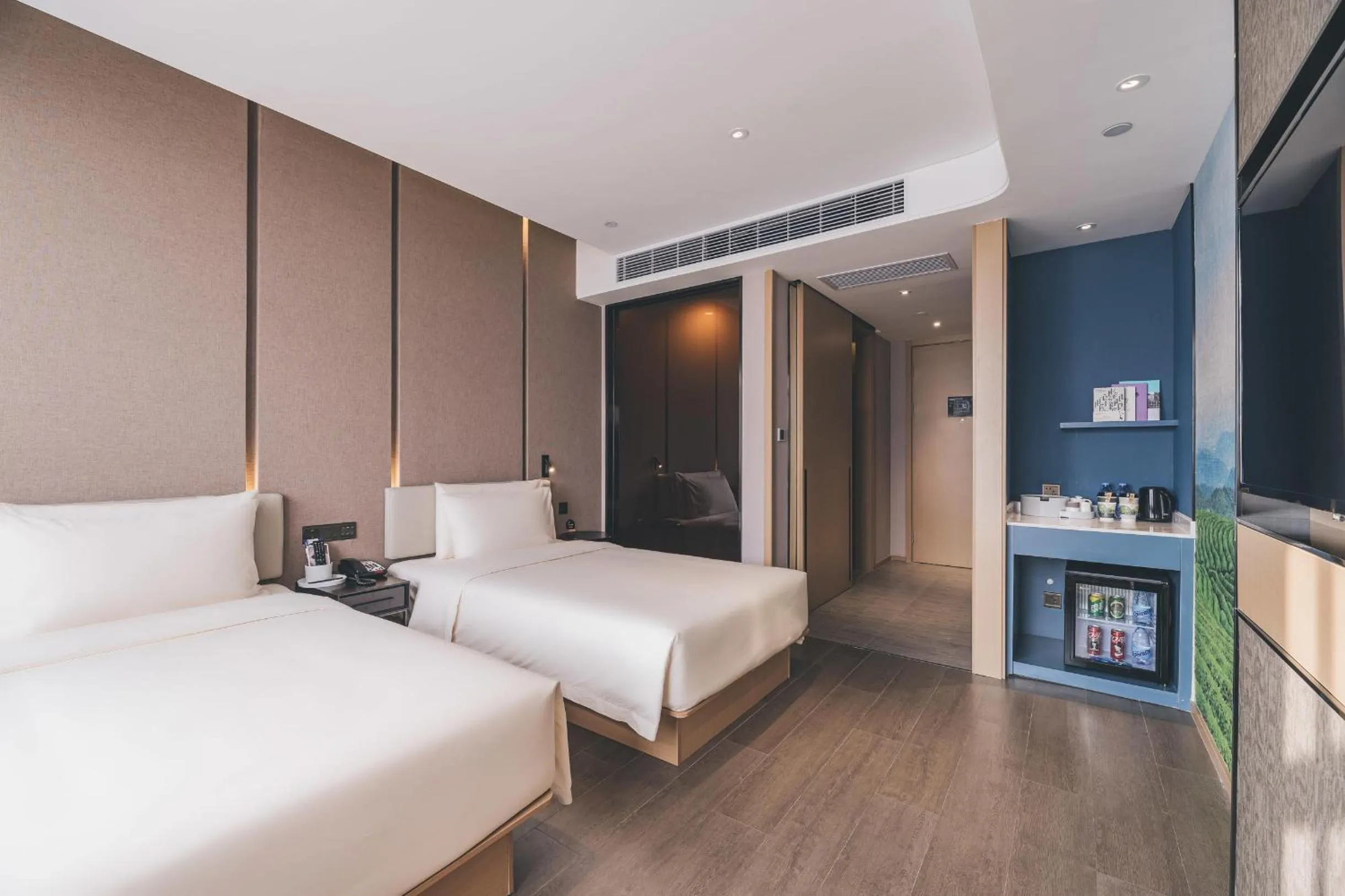 Bed in Atour Hotel Ningbo Jishi Harbor Outlets