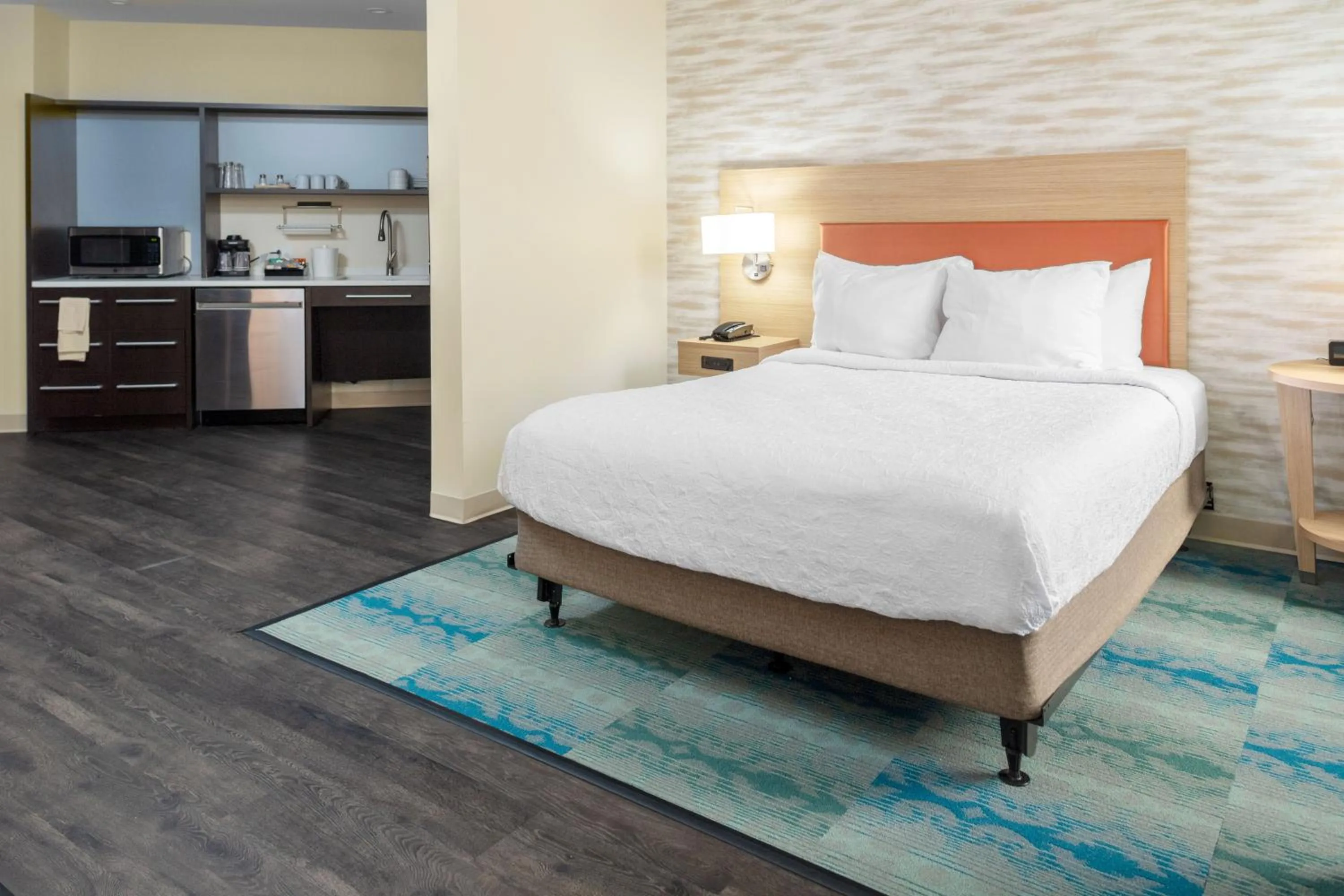 Bed in Home2 Suites By Hilton St Louis Downtown