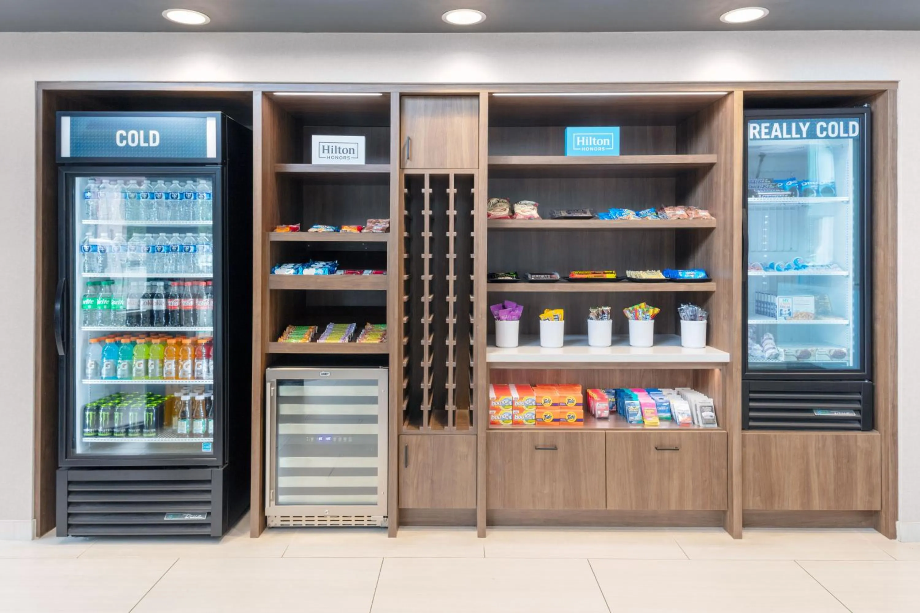 Food and drinks in Tru By Hilton St Louis Downtown Mo