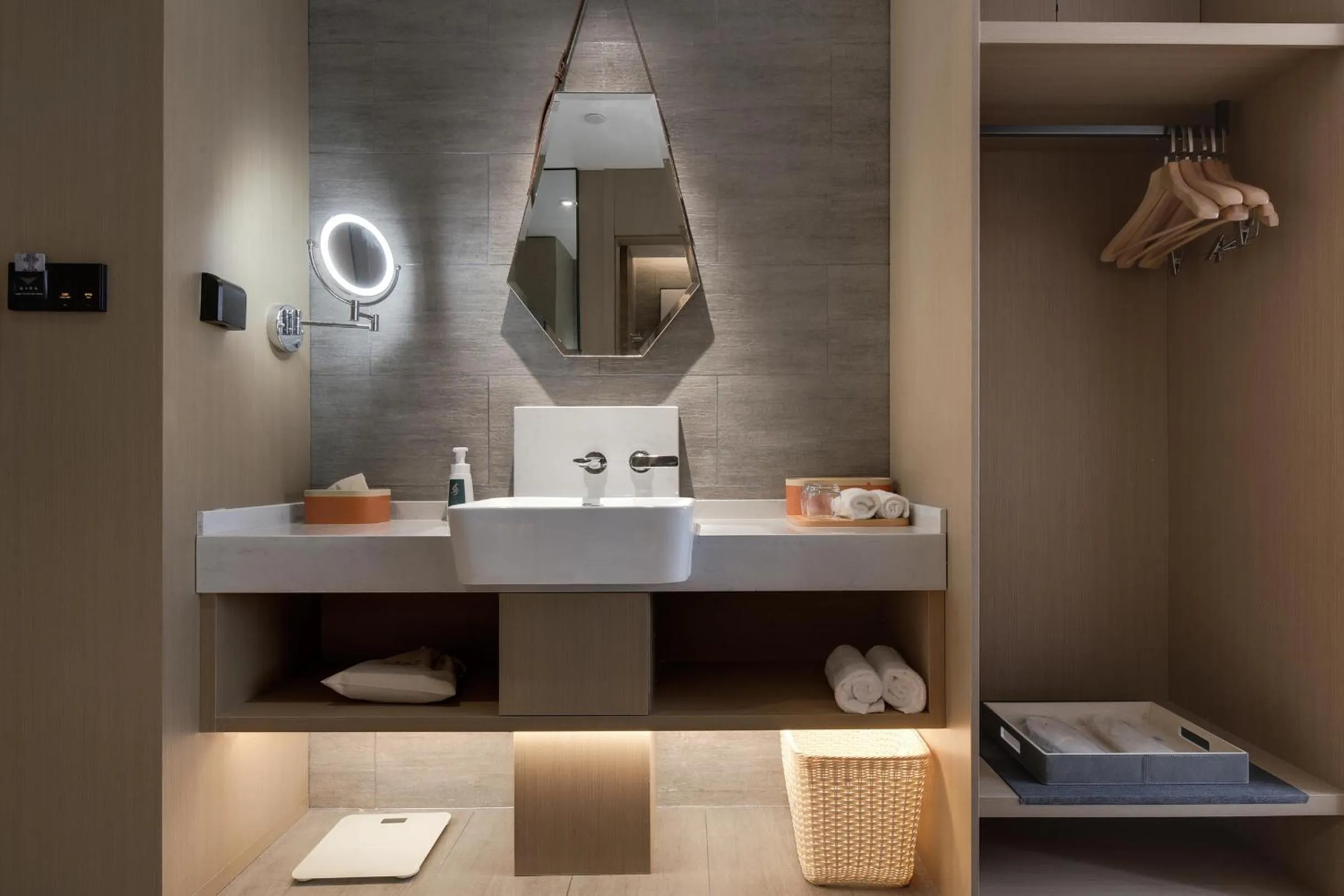 Atour Hotel Jinan High-Speed East Railway Station