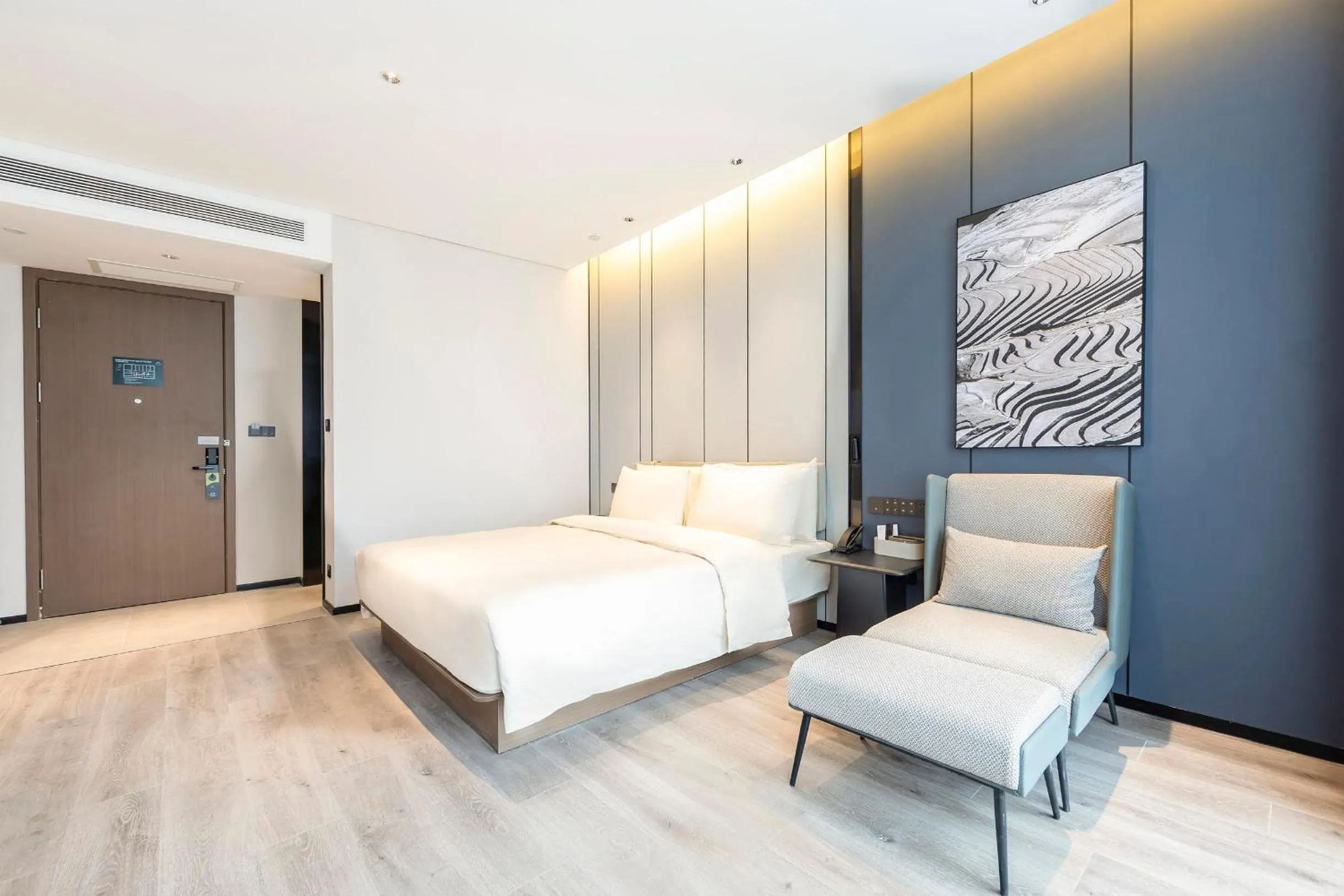 Bed in Atour Hotel Zhengzhou East Station Longzi Lake