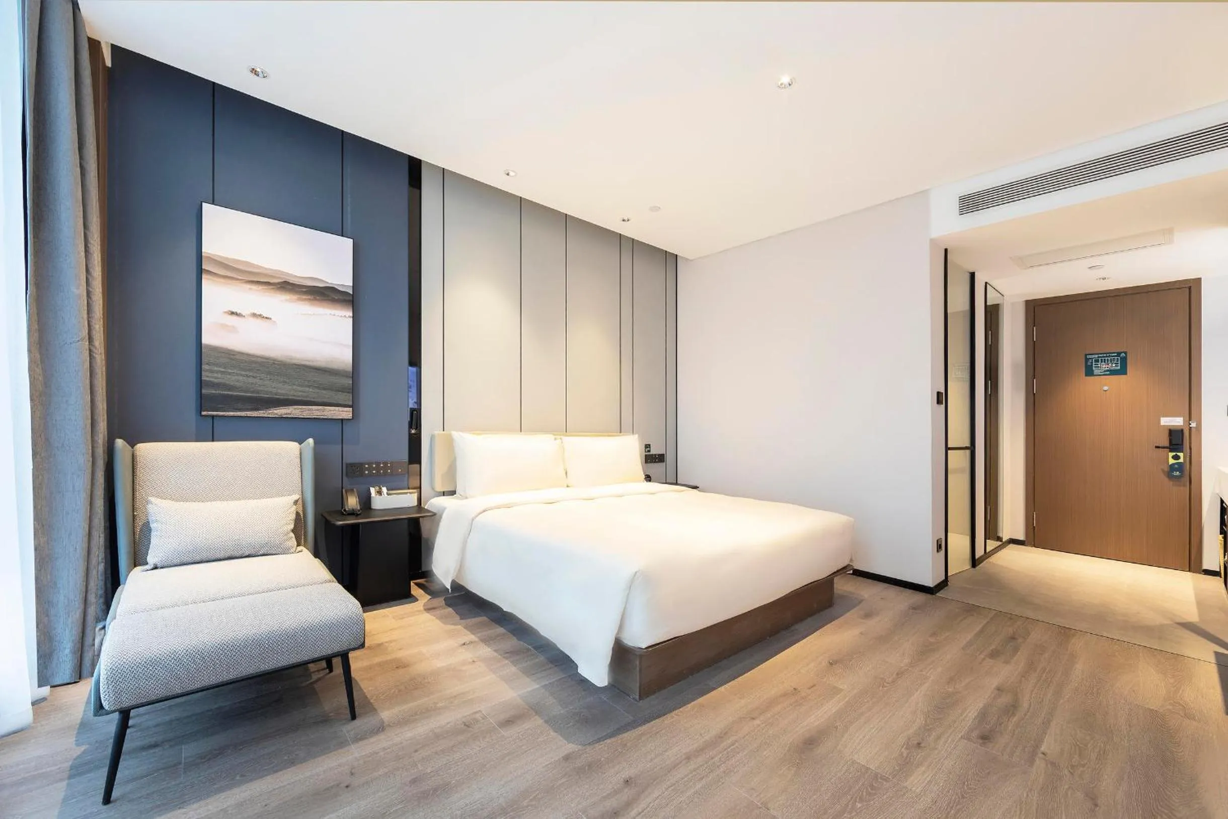 Bed in Atour Hotel Zhengzhou East Station Longzi Lake