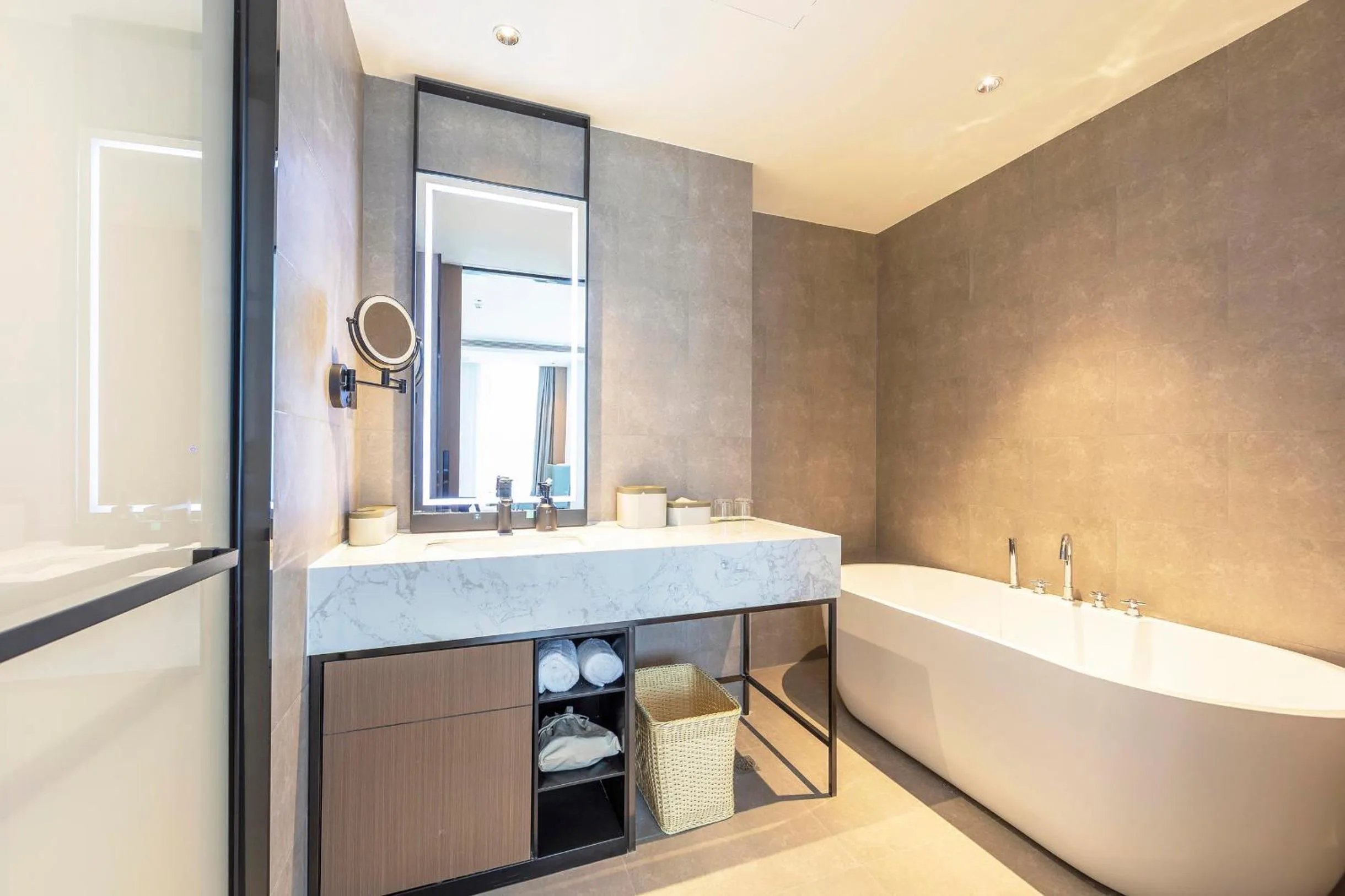 Atour Hotel Zhengzhou East Station Longzi Lake