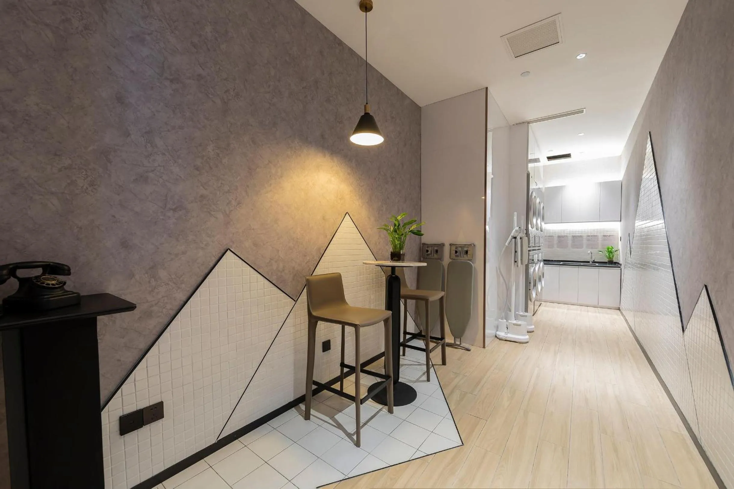 Atour Hotel Zhengzhou East Station Longzi Lake