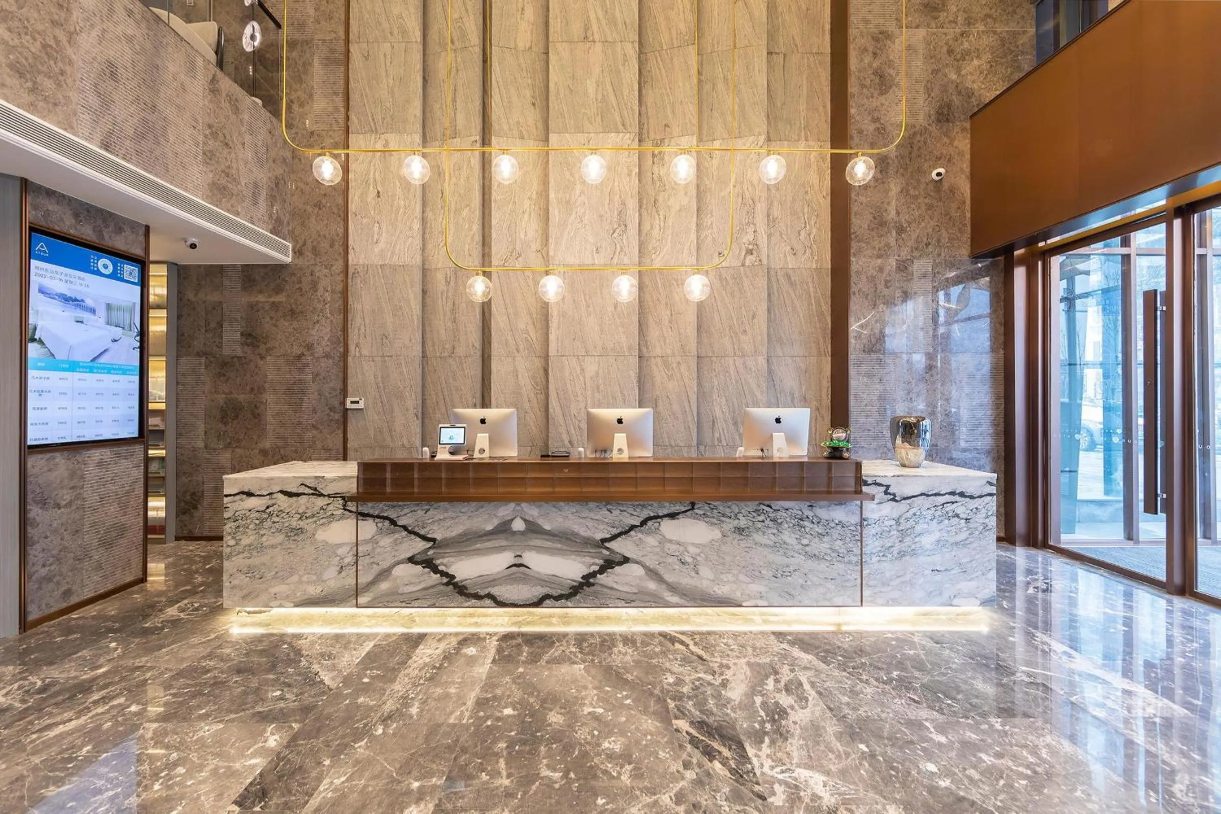 Atour Hotel Zhengzhou East Station Longzi Lake