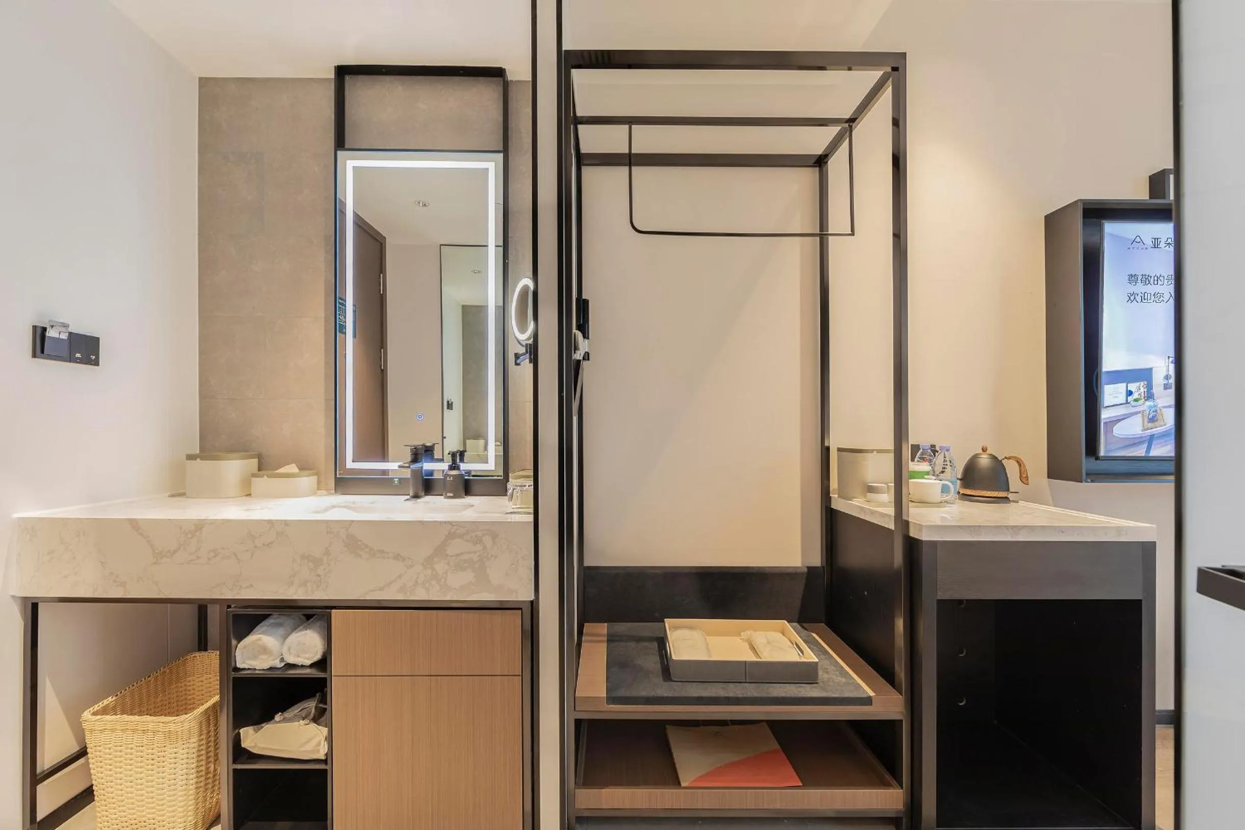 Atour Hotel Zhengzhou East Station Longzi Lake