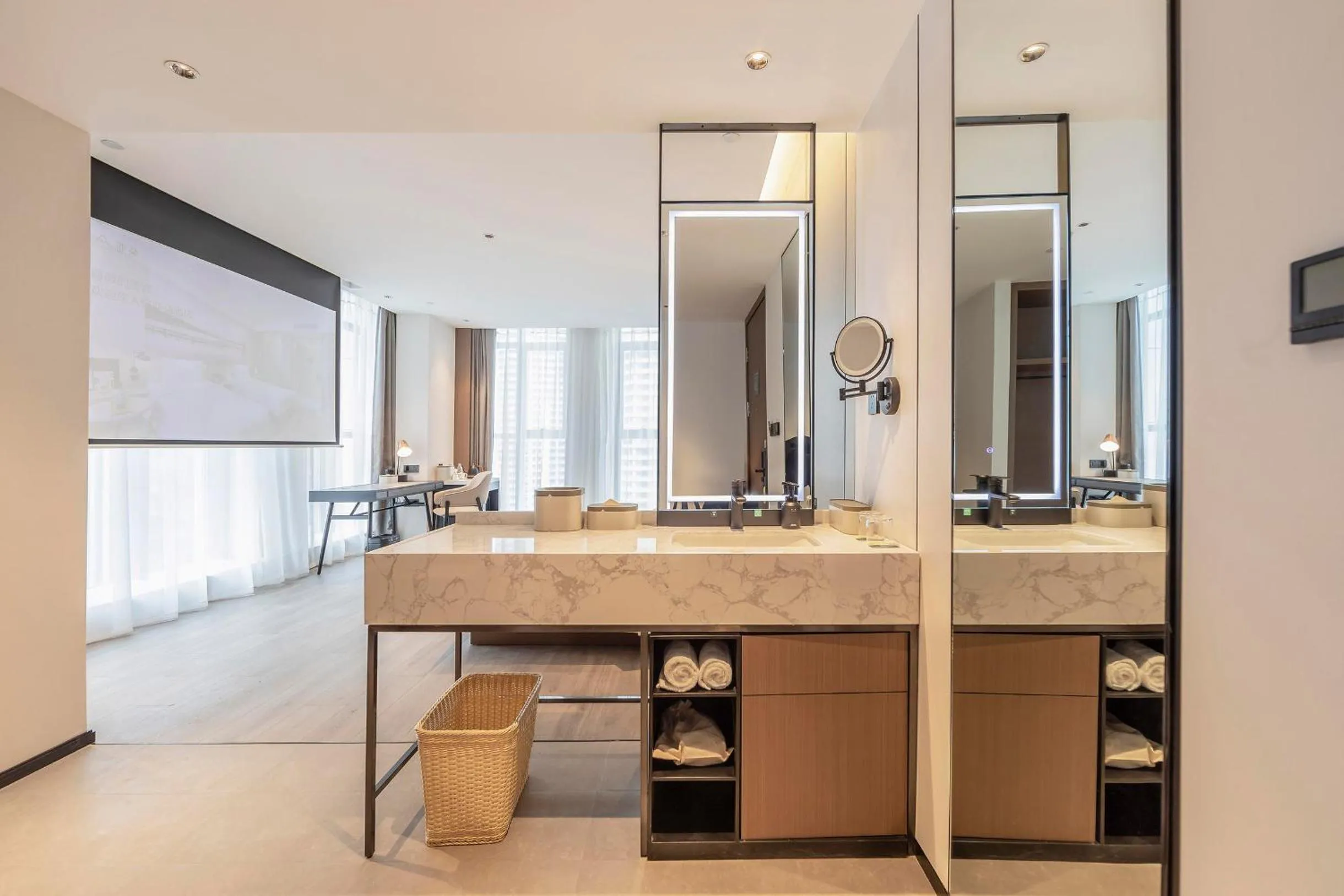 Atour Hotel Zhengzhou East Station Longzi Lake