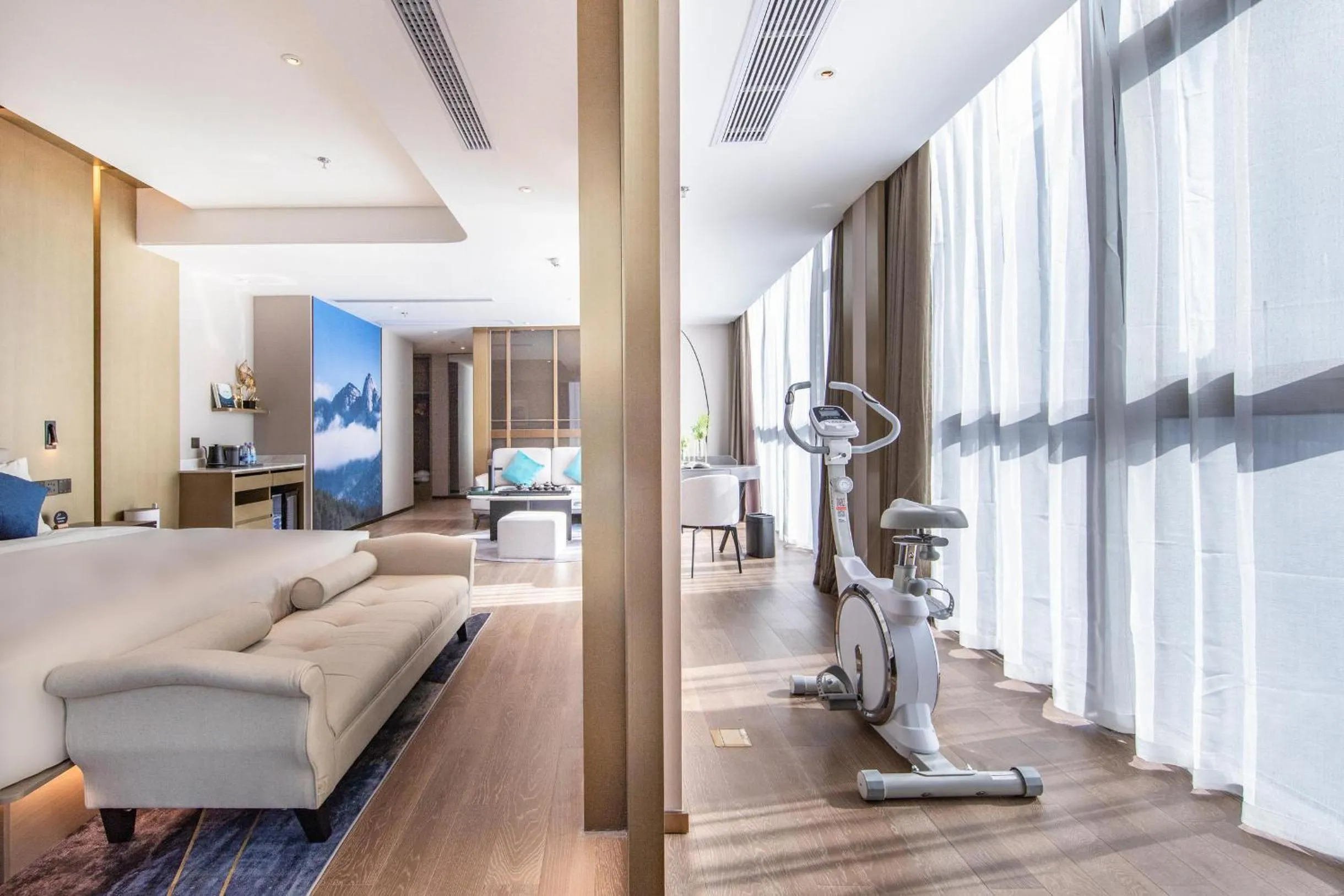 Bed in Atour S Hotel Wuhan Chuhehanjie