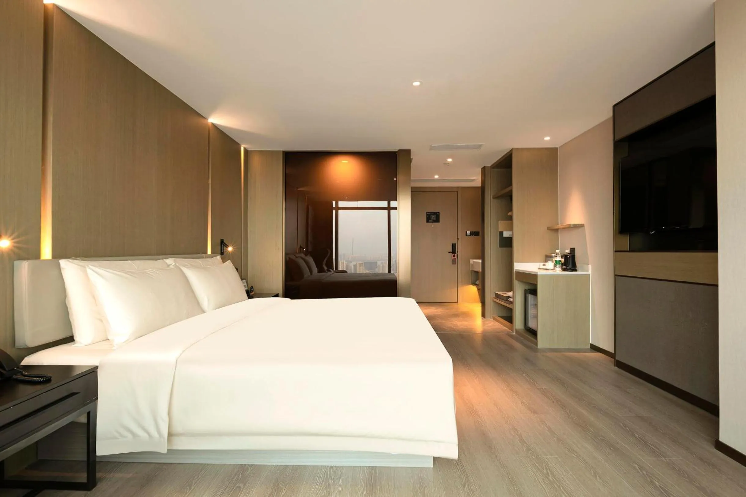 Photo of the whole room, Bed in Atour Hotel Wuhan Hankou Financial Center