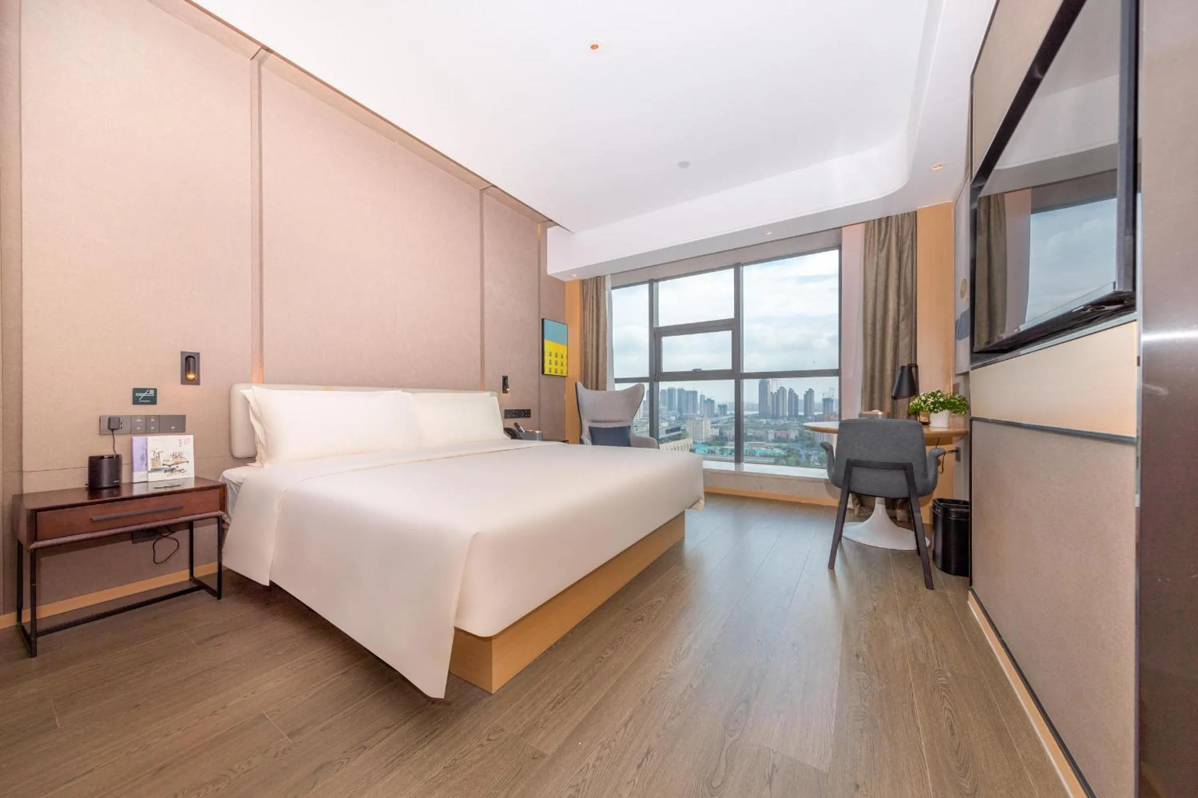 Bed in Atour Hotel Wuhan International Expo Center