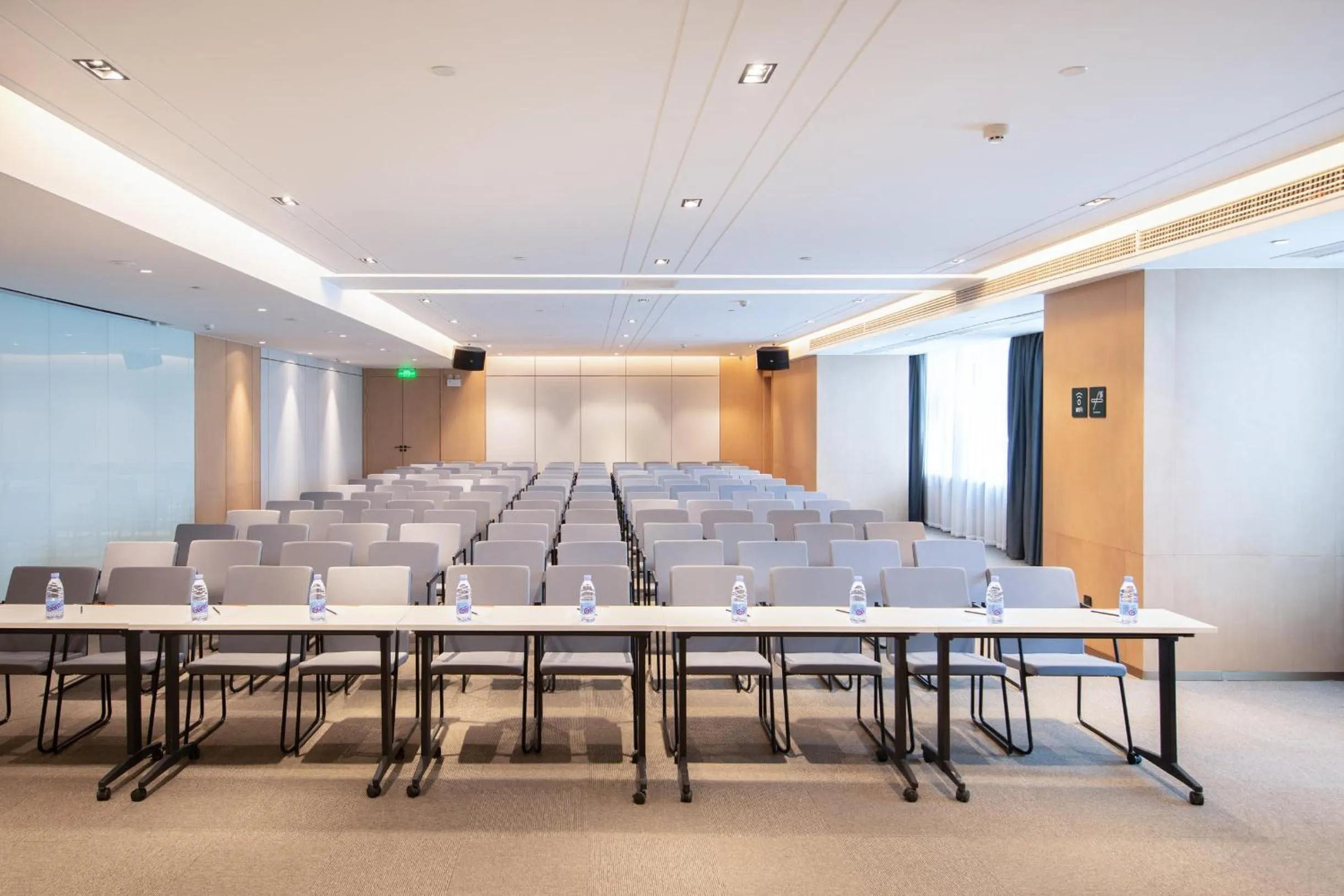 Meeting/conference room in Atour Hotel Wuhan International Expo Center