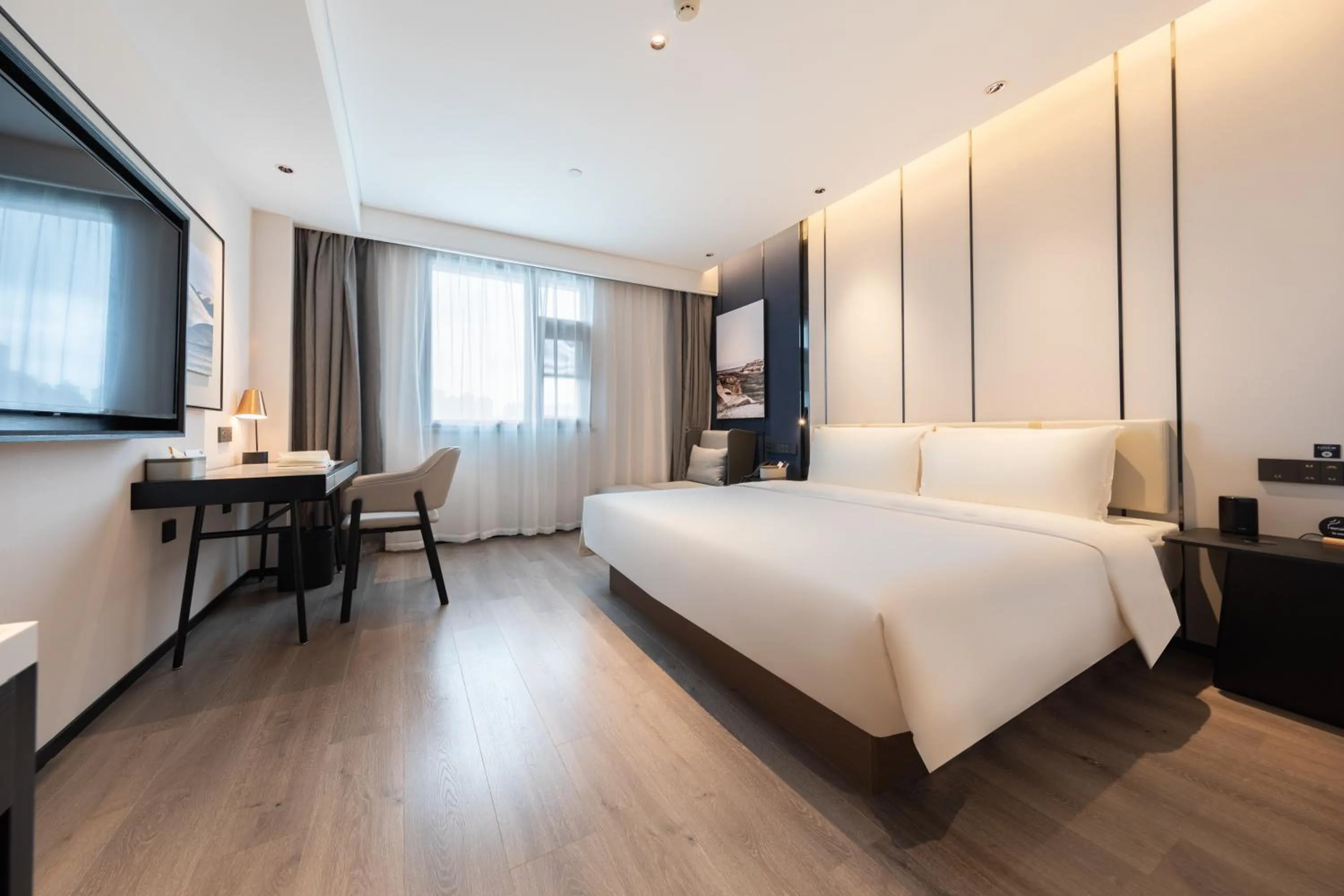 Bed in Atour Hotel Wuhan Optics Valley Square Yangjia Bay