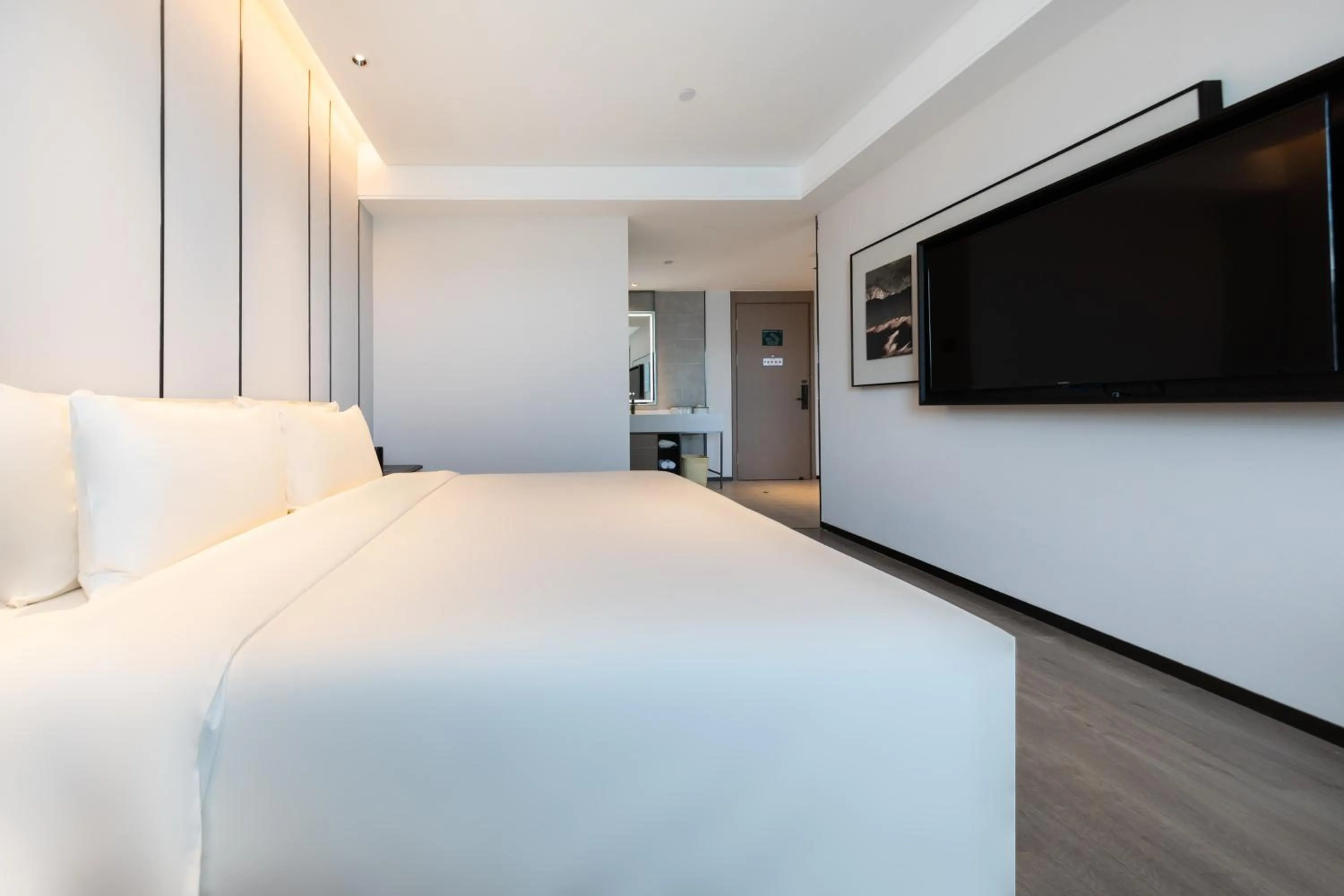 Bed in Atour Hotel Wuhan Optics Valley Square Yangjia Bay