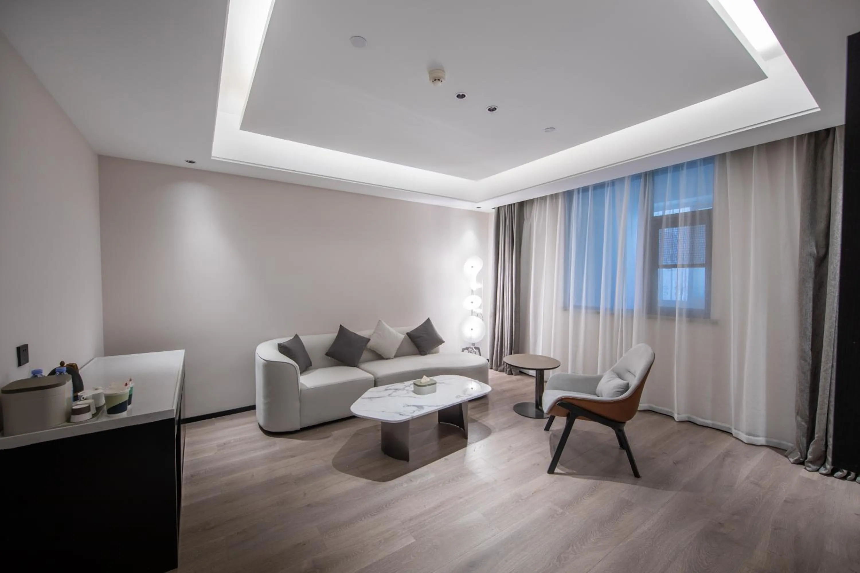 Atour Hotel Wuhan Optics Valley Square Yangjia Bay